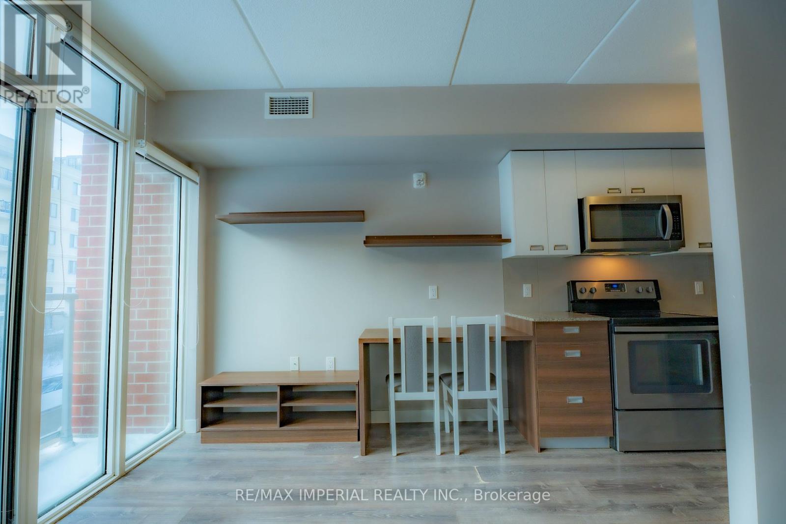 210 - 308 Lester Street, Waterloo, Ontario  N2L 0H9 - Photo 12 - X12654542