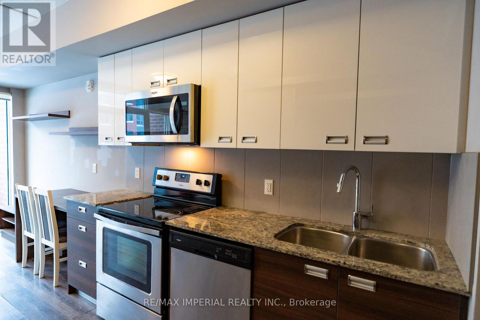 210 - 308 Lester Street, Waterloo, Ontario  N2L 0H9 - Photo 9 - X12654542