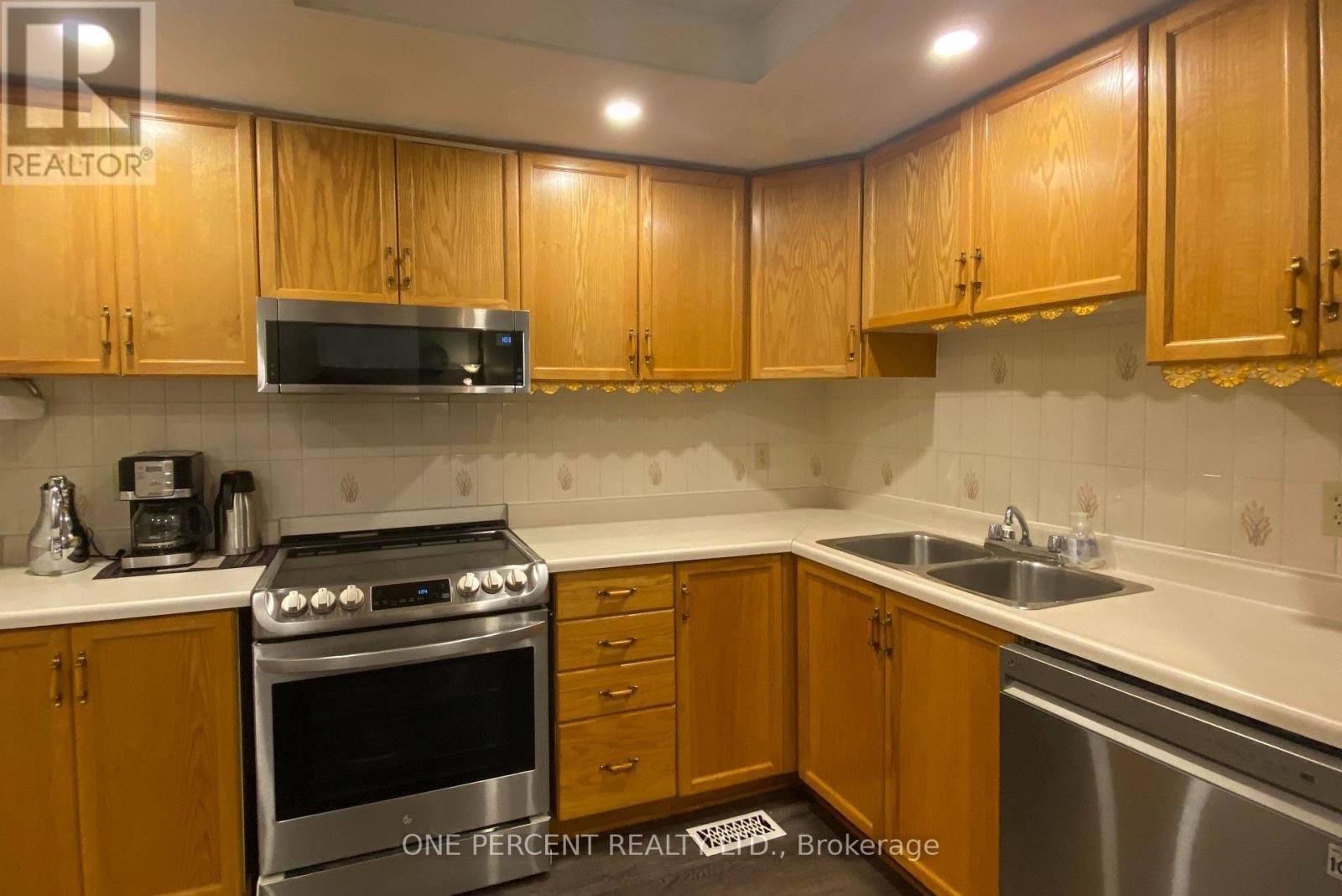 292 Temby Private, Ottawa, Ontario  K1T 2W2 - Photo 5 - X12654558