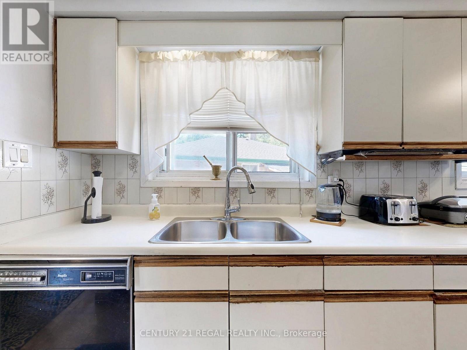 94 Billington Crescent, Toronto, Ontario  M3A 2G6 - Photo 13 - C12654562