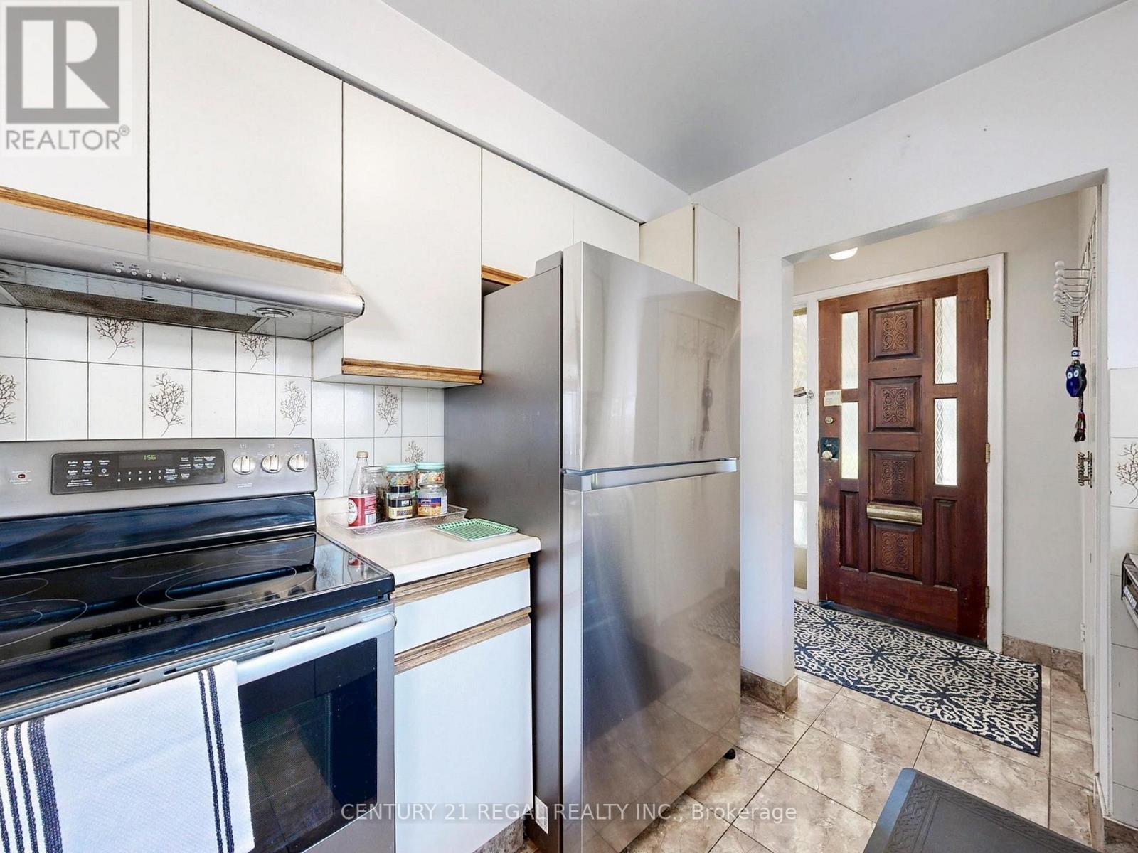 94 Billington Crescent, Toronto, Ontario  M3A 2G6 - Photo 15 - C12654562