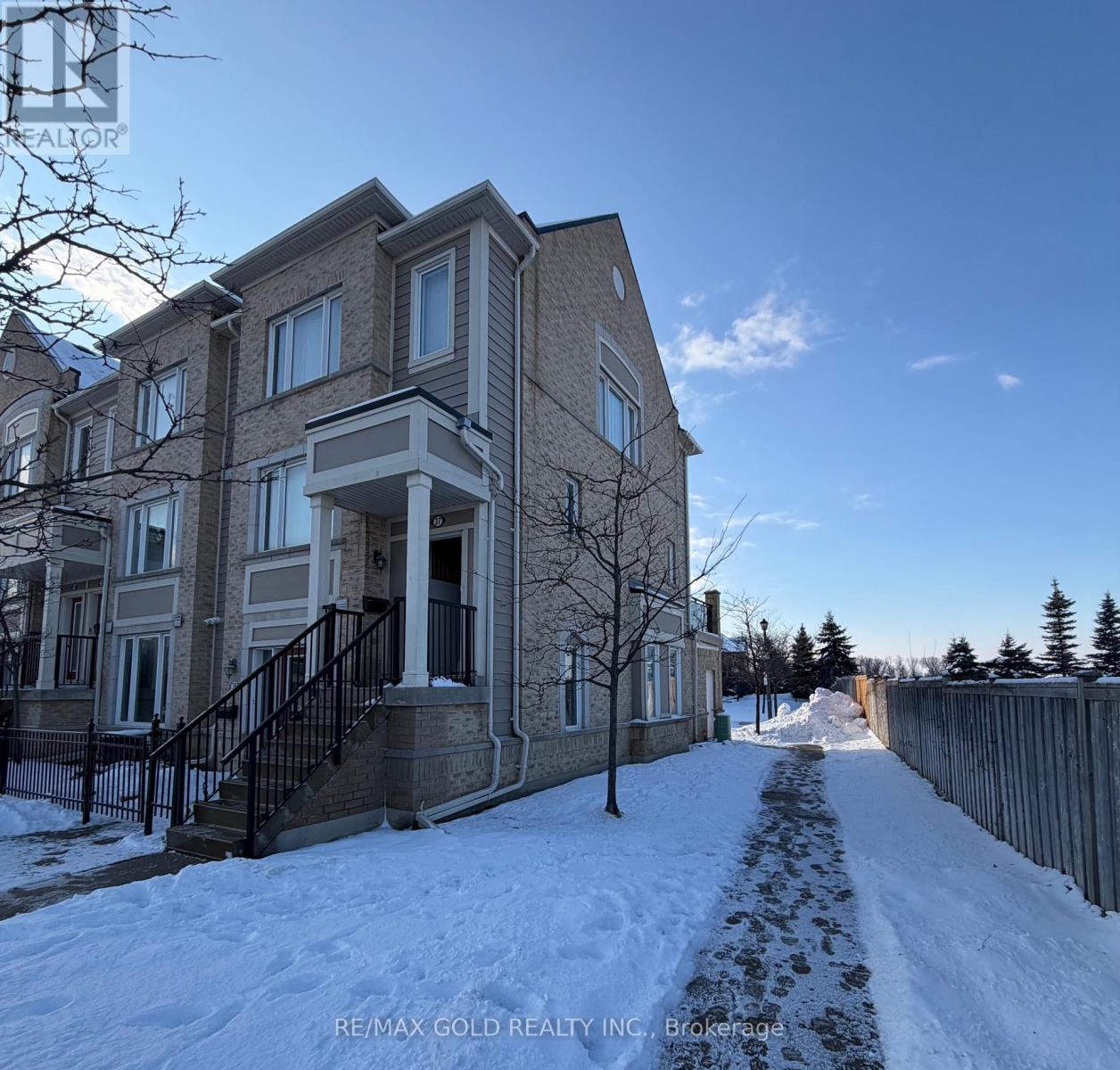 37 - 60 Fairwood Circle, Brampton, Ontario  L7T 2B6 - Photo 2 - W12654596