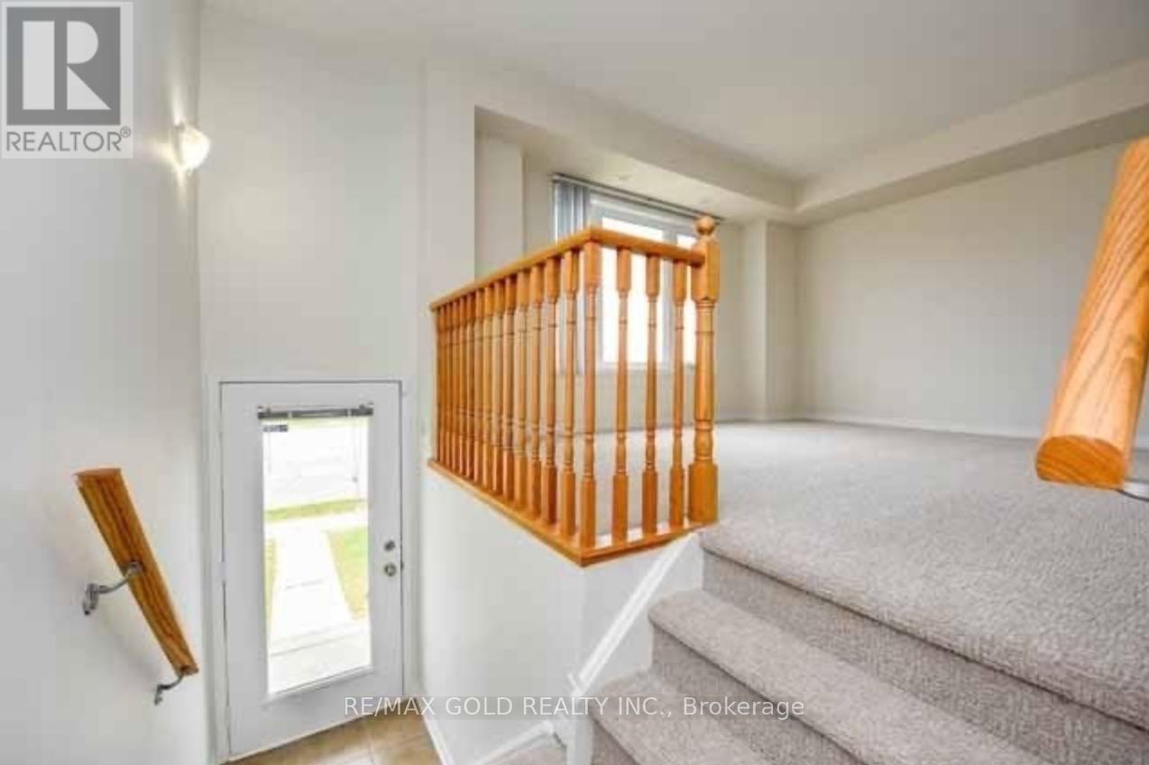 37 - 60 Fairwood Circle, Brampton, Ontario  L7T 2B6 - Photo 3 - W12654596