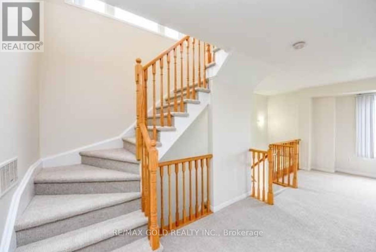 37 - 60 Fairwood Circle, Brampton, Ontario  L7T 2B6 - Photo 8 - W12654596