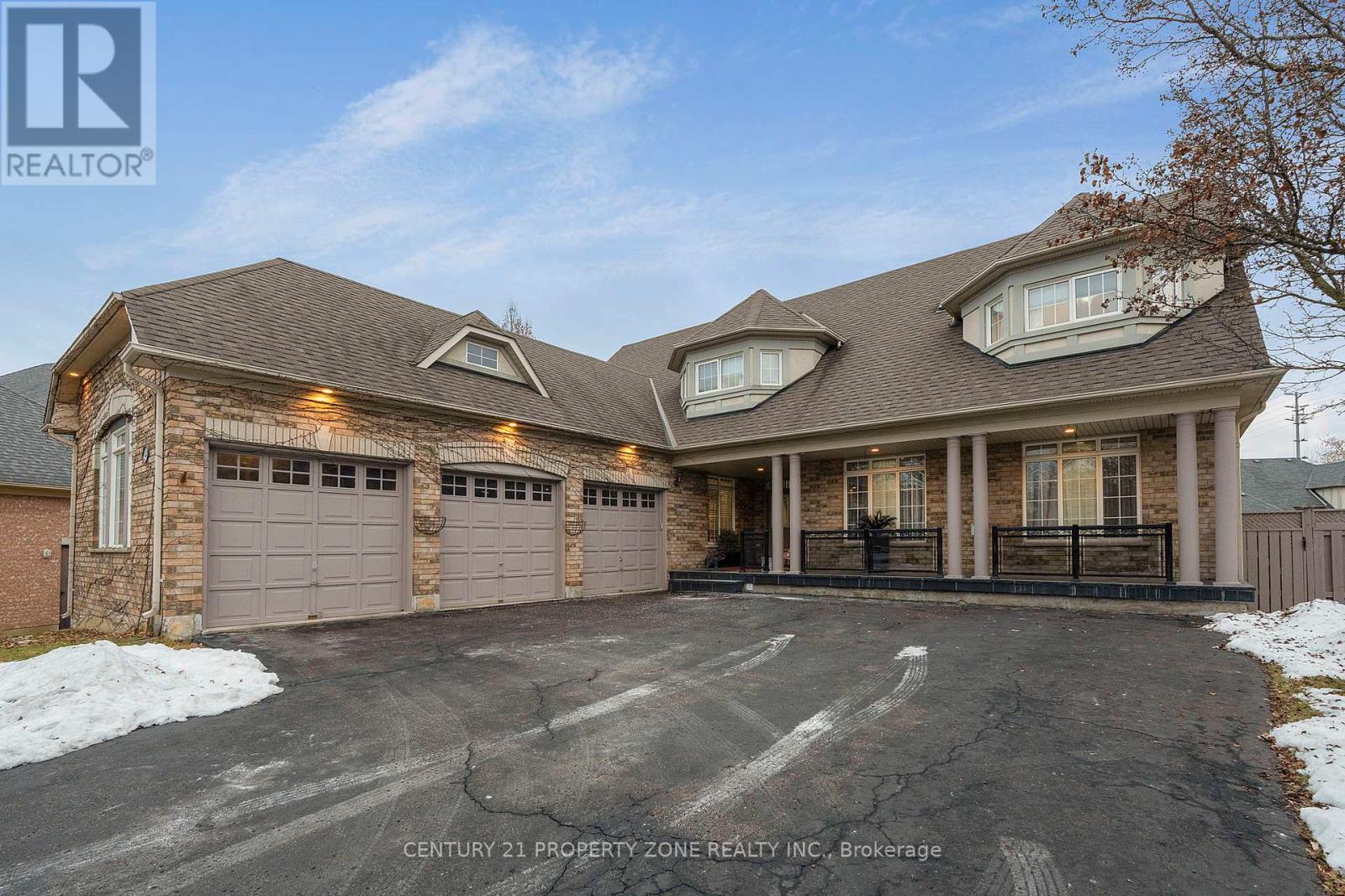 4 Champion Court, Brampton, Ontario  L6Y 5G9 - Photo 2 - W12654600