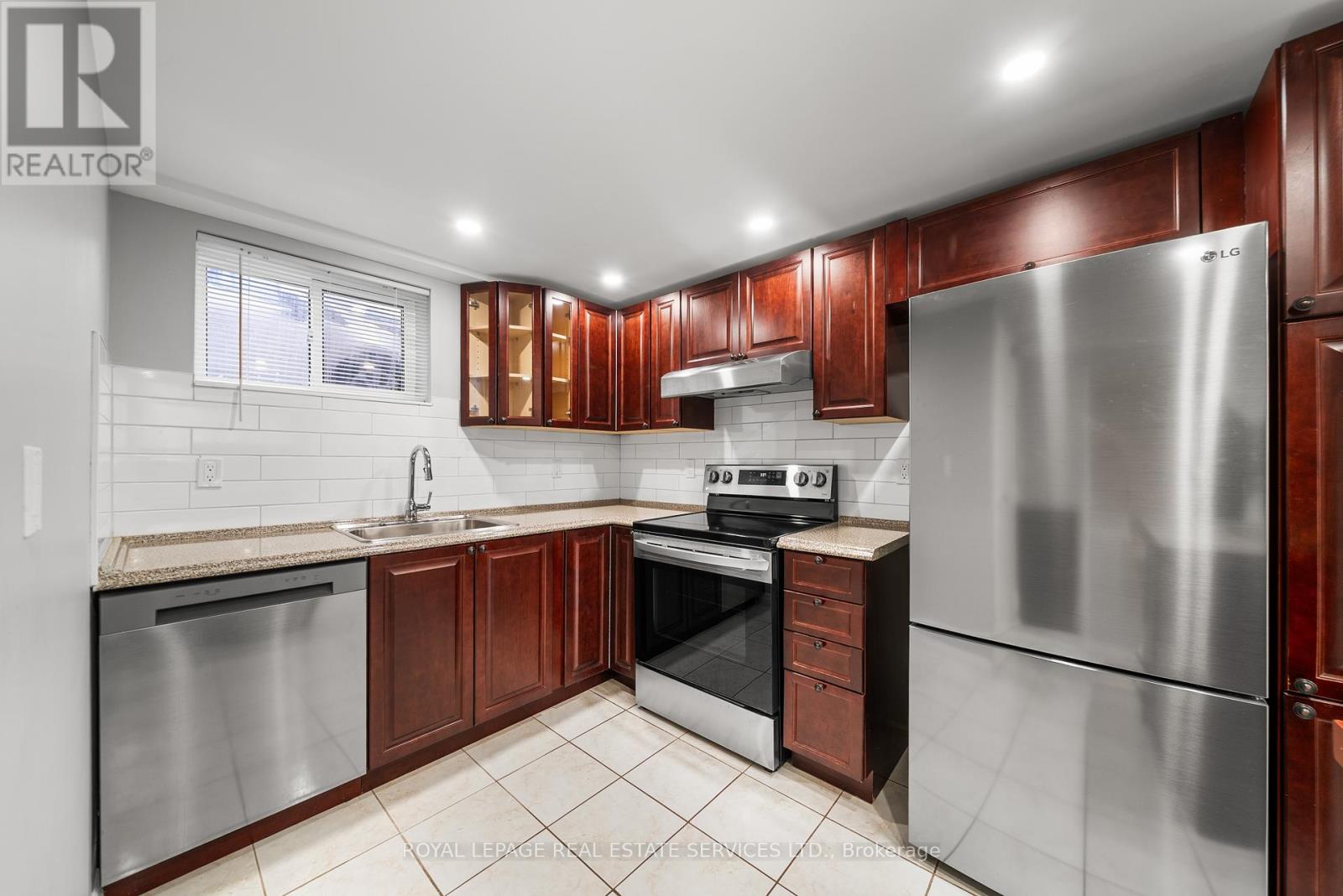 1 - 48a Arcadian Circle, Toronto, Ontario  M8W 2Y9 - Photo 10 - W12654604