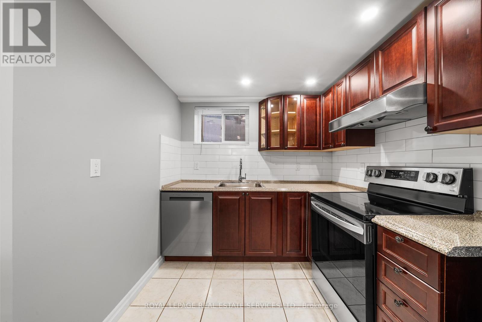 1 - 48a Arcadian Circle, Toronto, Ontario  M8W 2Y9 - Photo 11 - W12654604