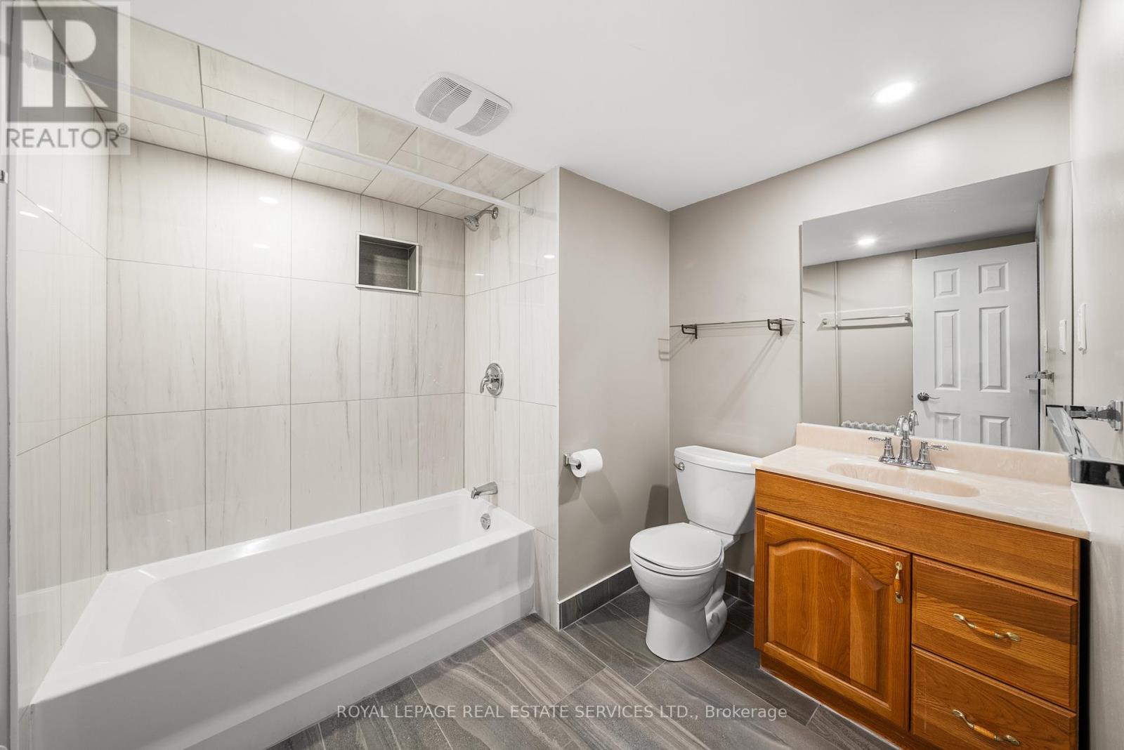 1 - 48a Arcadian Circle, Toronto, Ontario  M8W 2Y9 - Photo 16 - W12654604