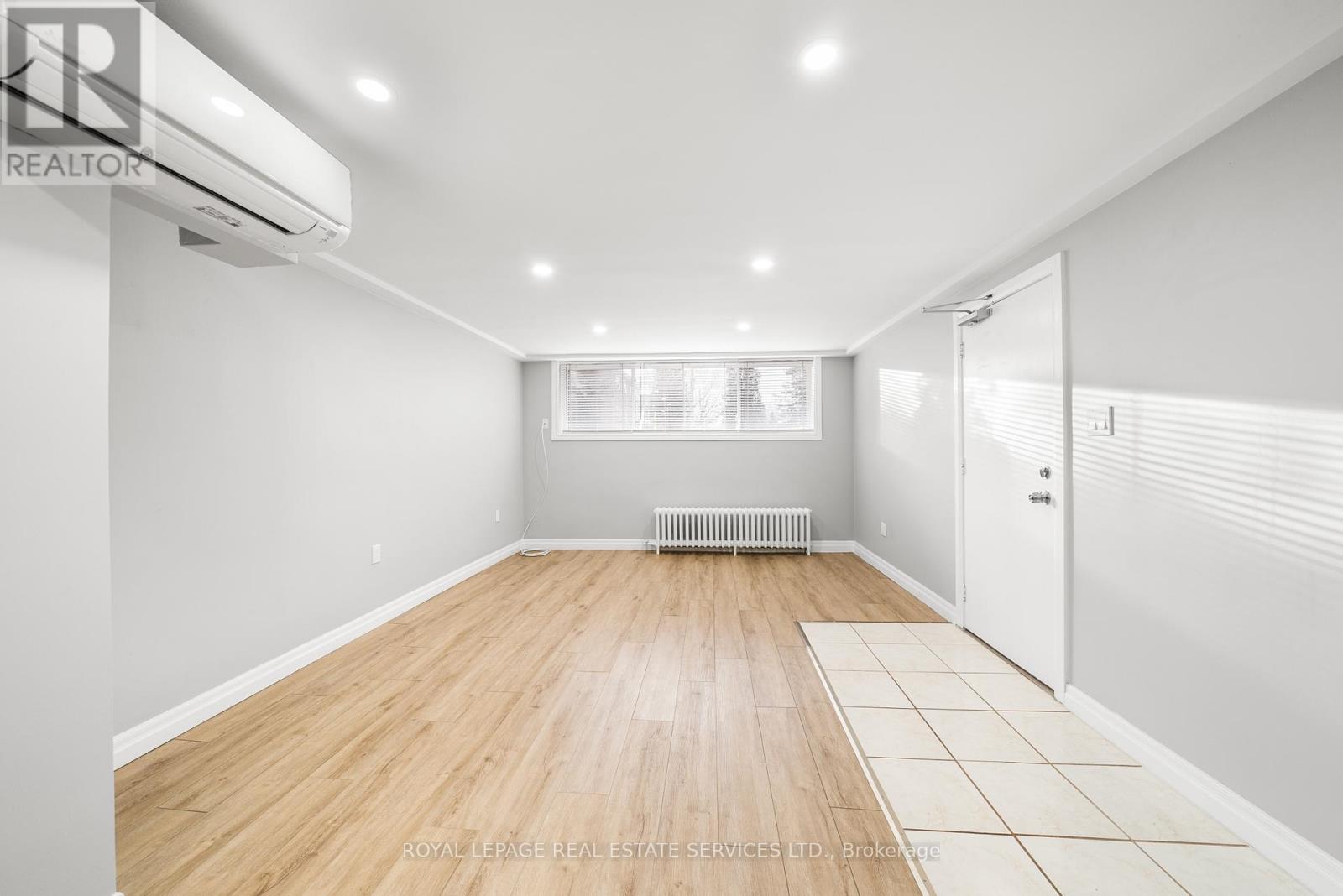 1 - 48a Arcadian Circle, Toronto, Ontario  M8W 2Y9 - Photo 3 - W12654604