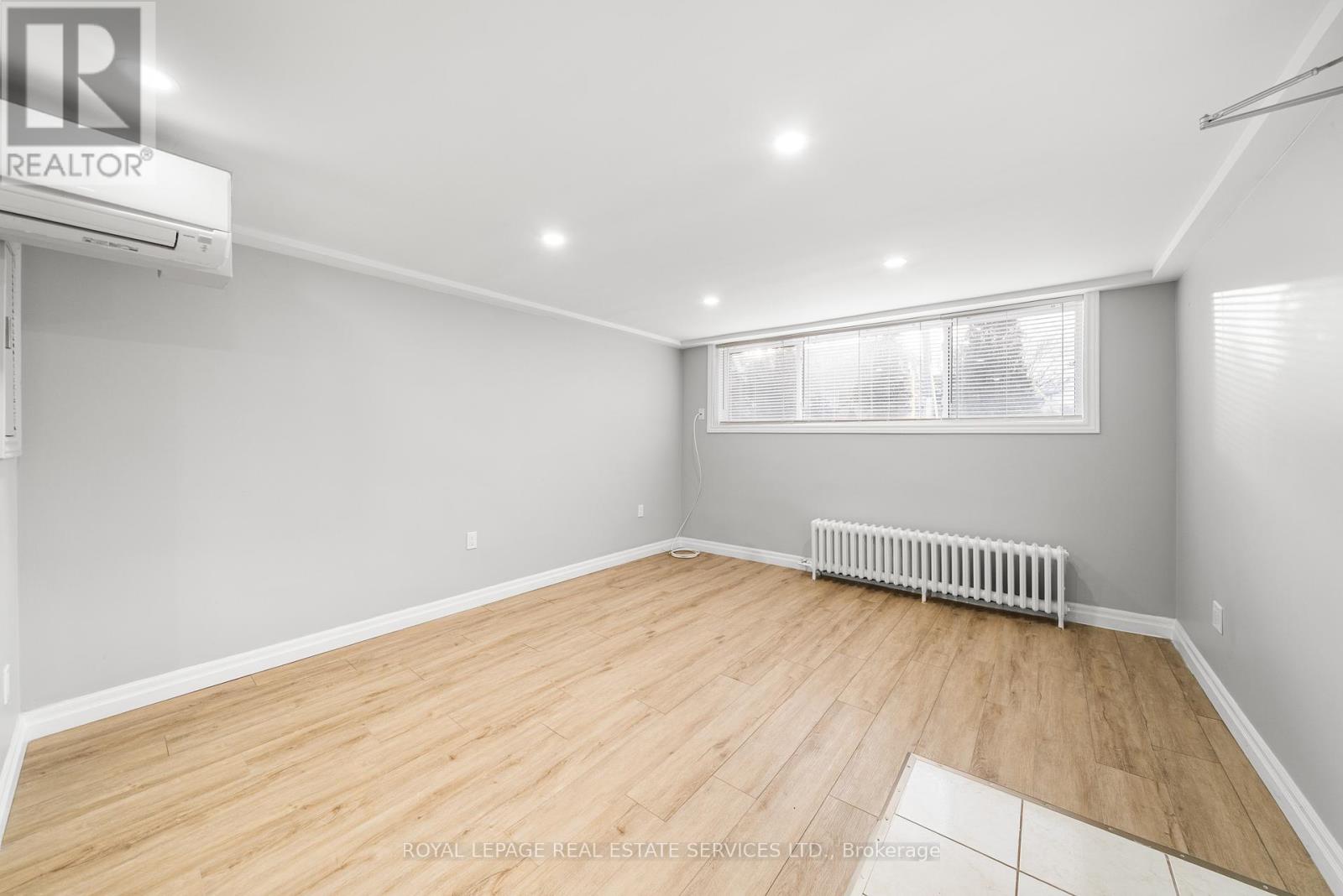 1 - 48a Arcadian Circle, Toronto, Ontario  M8W 2Y9 - Photo 4 - W12654604