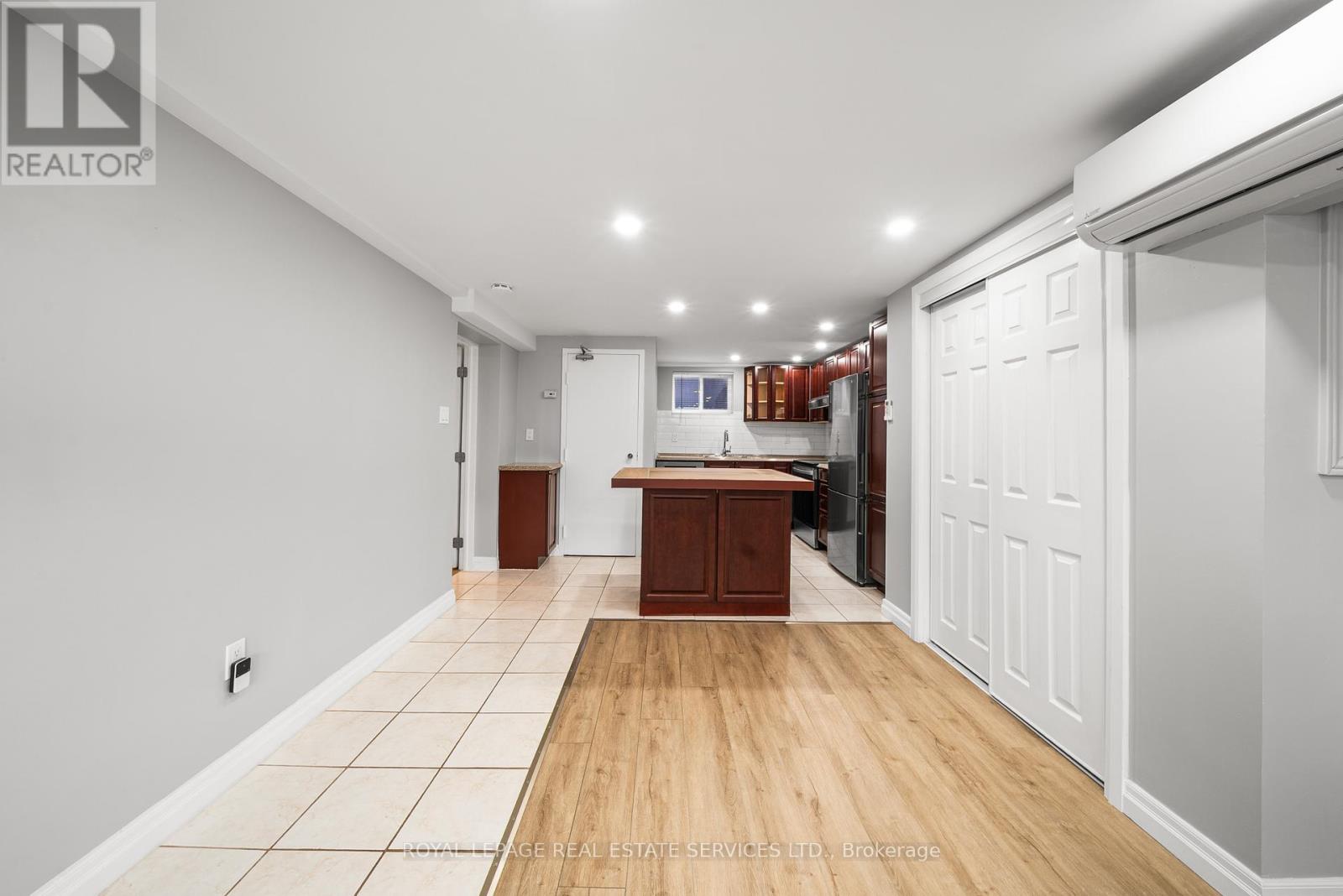 1 - 48a Arcadian Circle, Toronto, Ontario  M8W 2Y9 - Photo 7 - W12654604