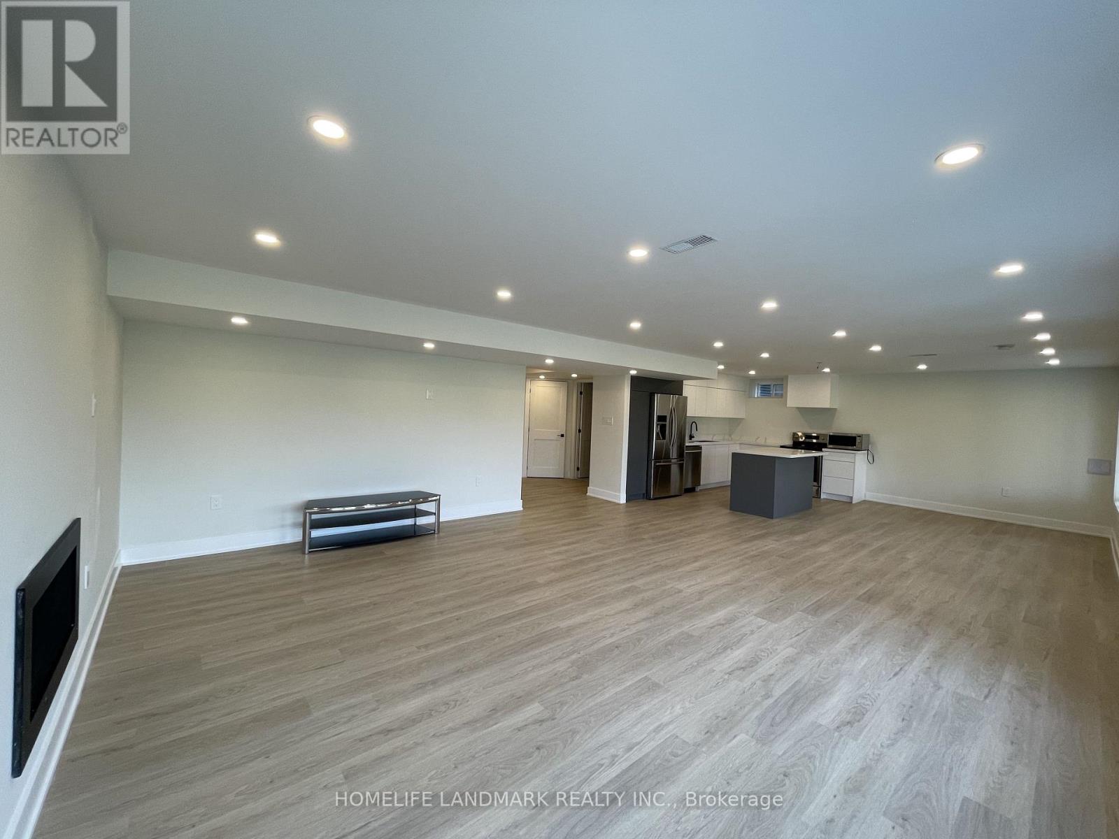 212 Scrivener Drive, Aurora, Ontario  L4G 0Z1 - Photo 4 - N12654636