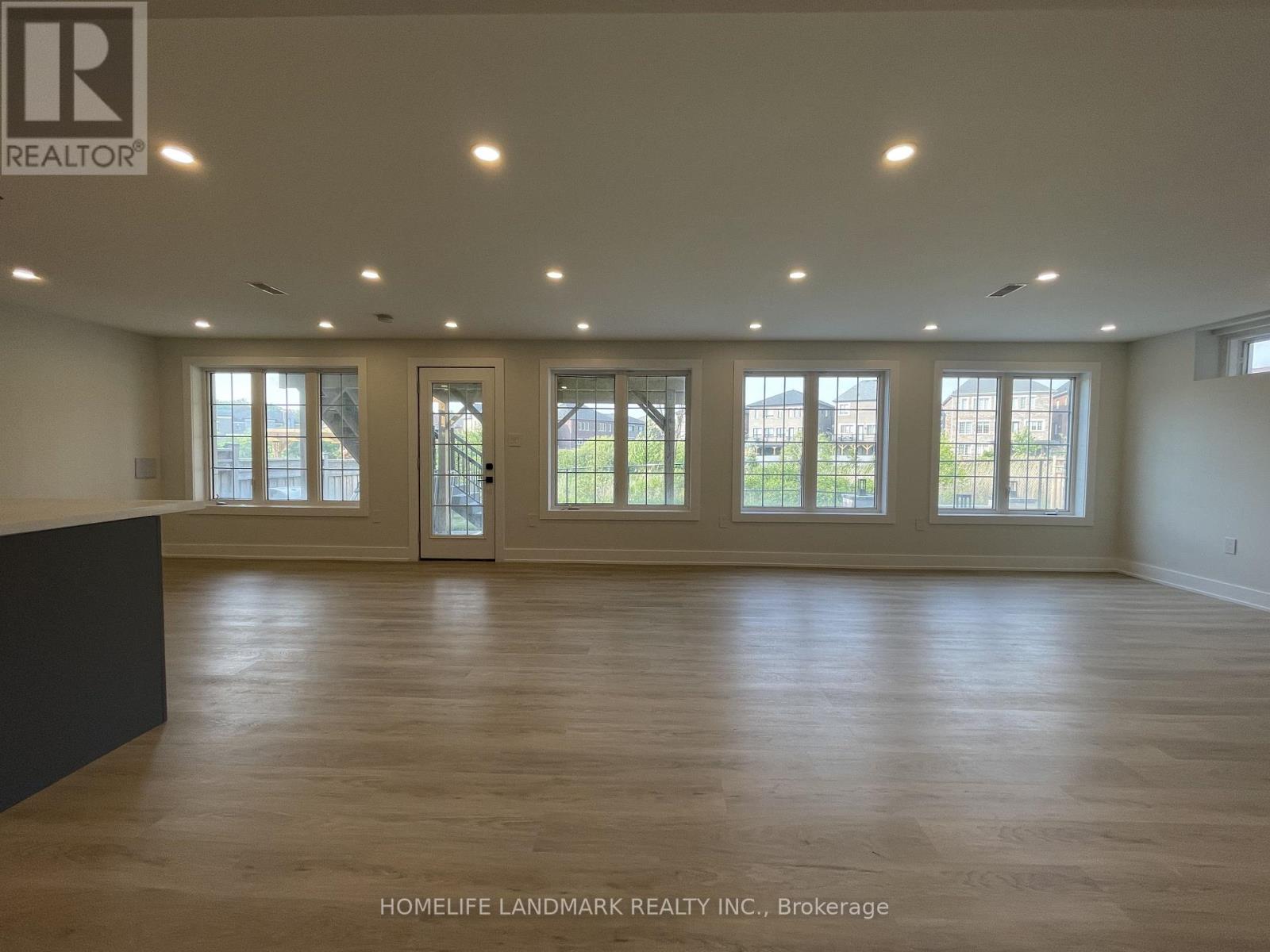 212 Scrivener Drive, Aurora, Ontario  L4G 0Z1 - Photo 6 - N12654636