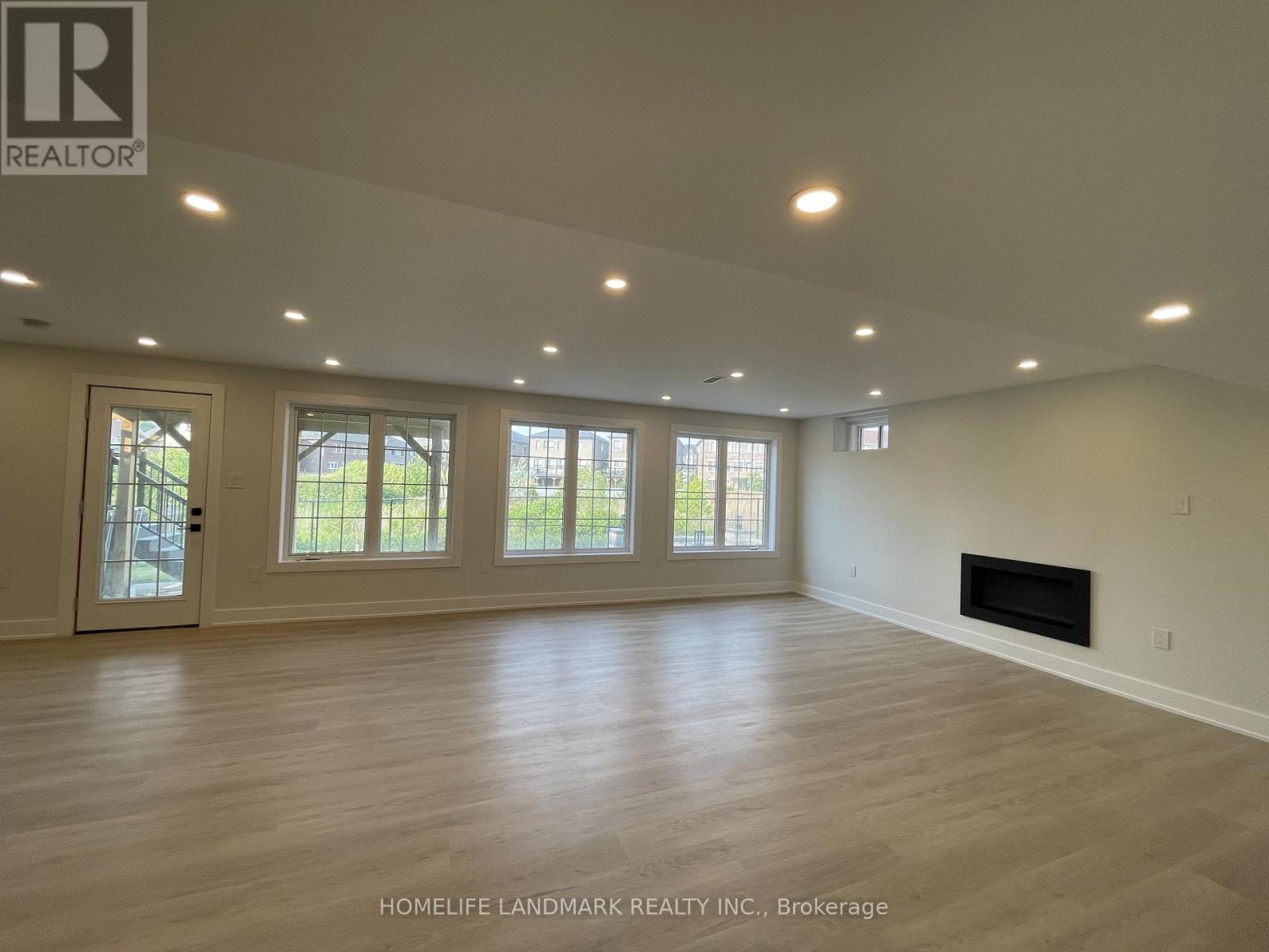 212 Scrivener Drive, Aurora, Ontario  L4G 0Z1 - Photo 7 - N12654636