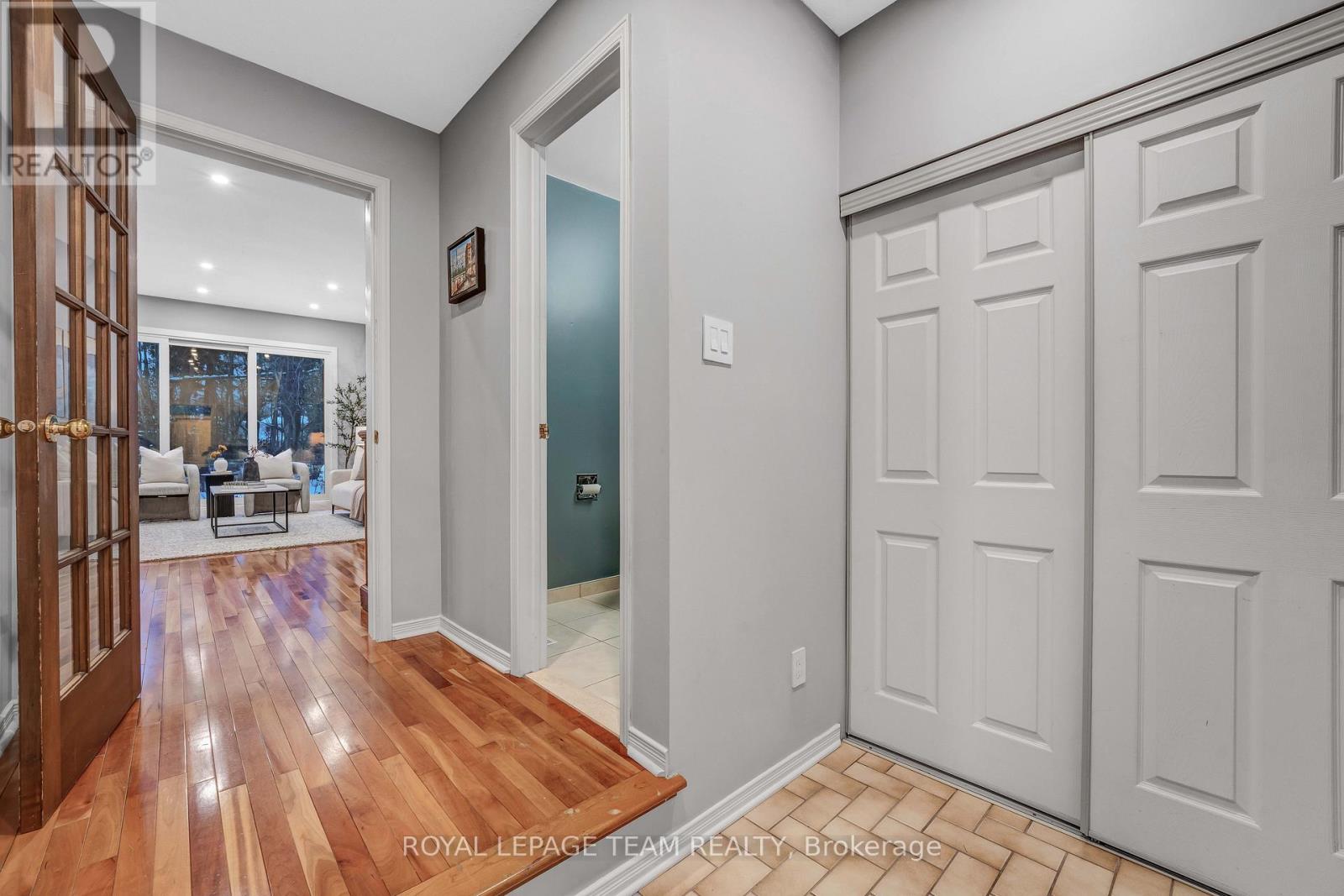 3831 Autumnwood Street, Ottawa, Ontario  K1T 2G9 - Photo 4 - X12654656