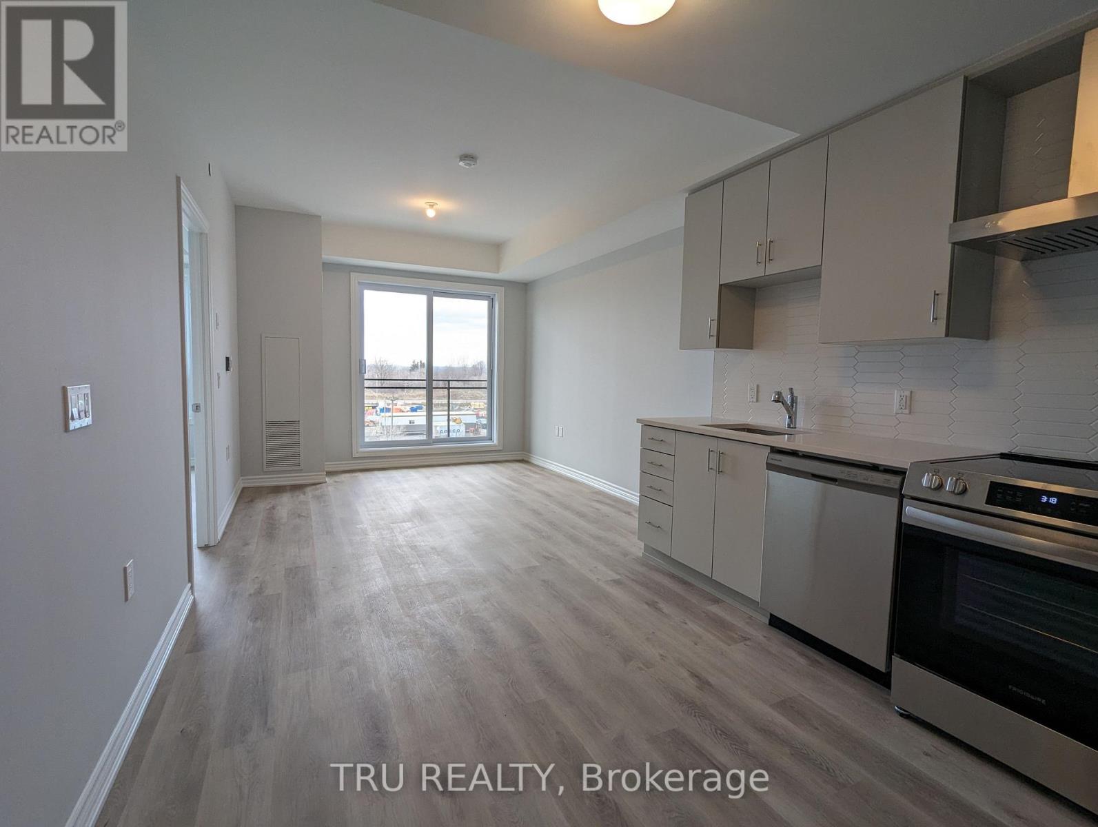 417 - 1350 Hemlock Road, Ottawa, Ontario  K1K 5C2 - Photo 2 - X12654688