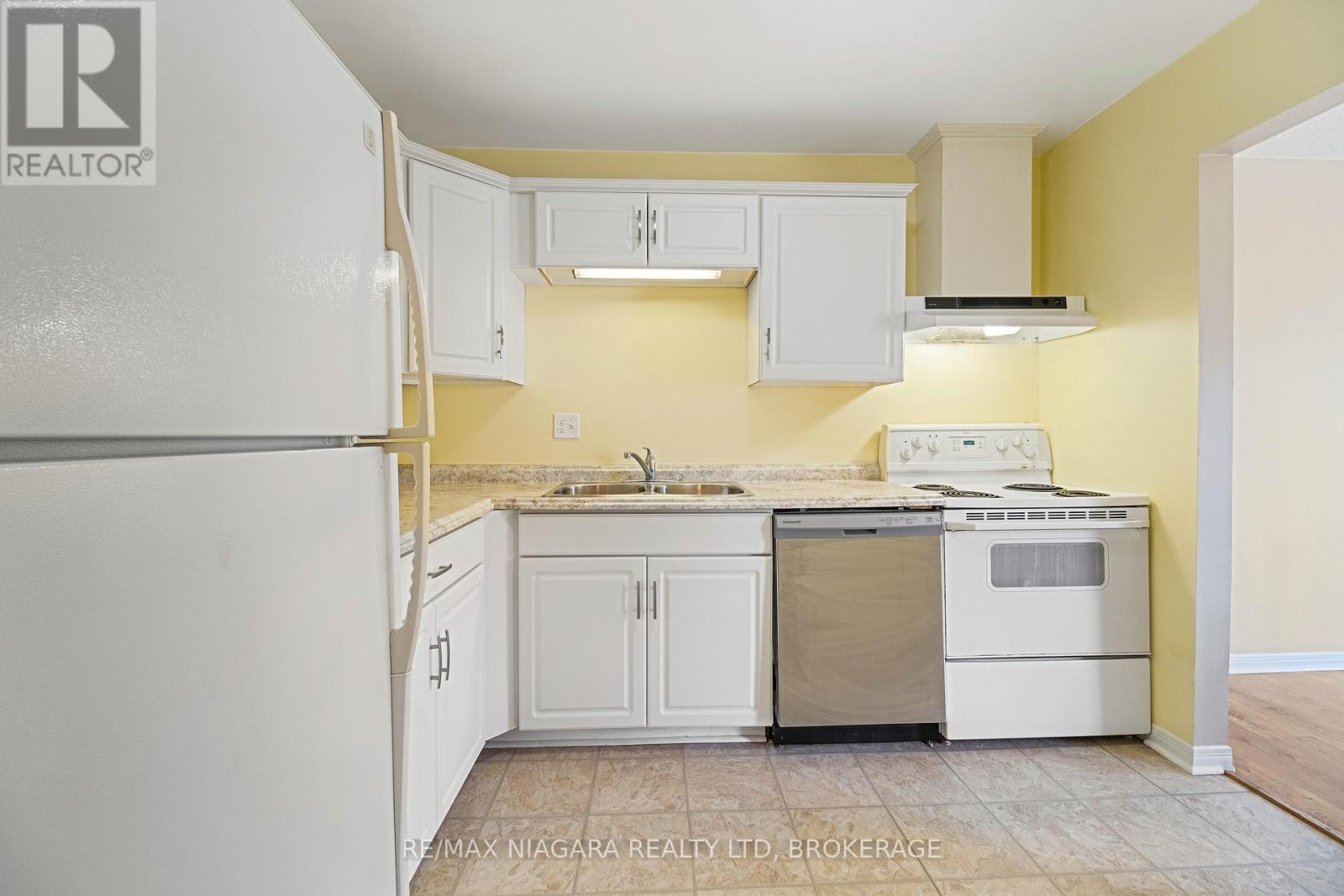 18 Julie Drive, Thorold, Ontario  L2V 4L5 - Photo 12 - X12654654