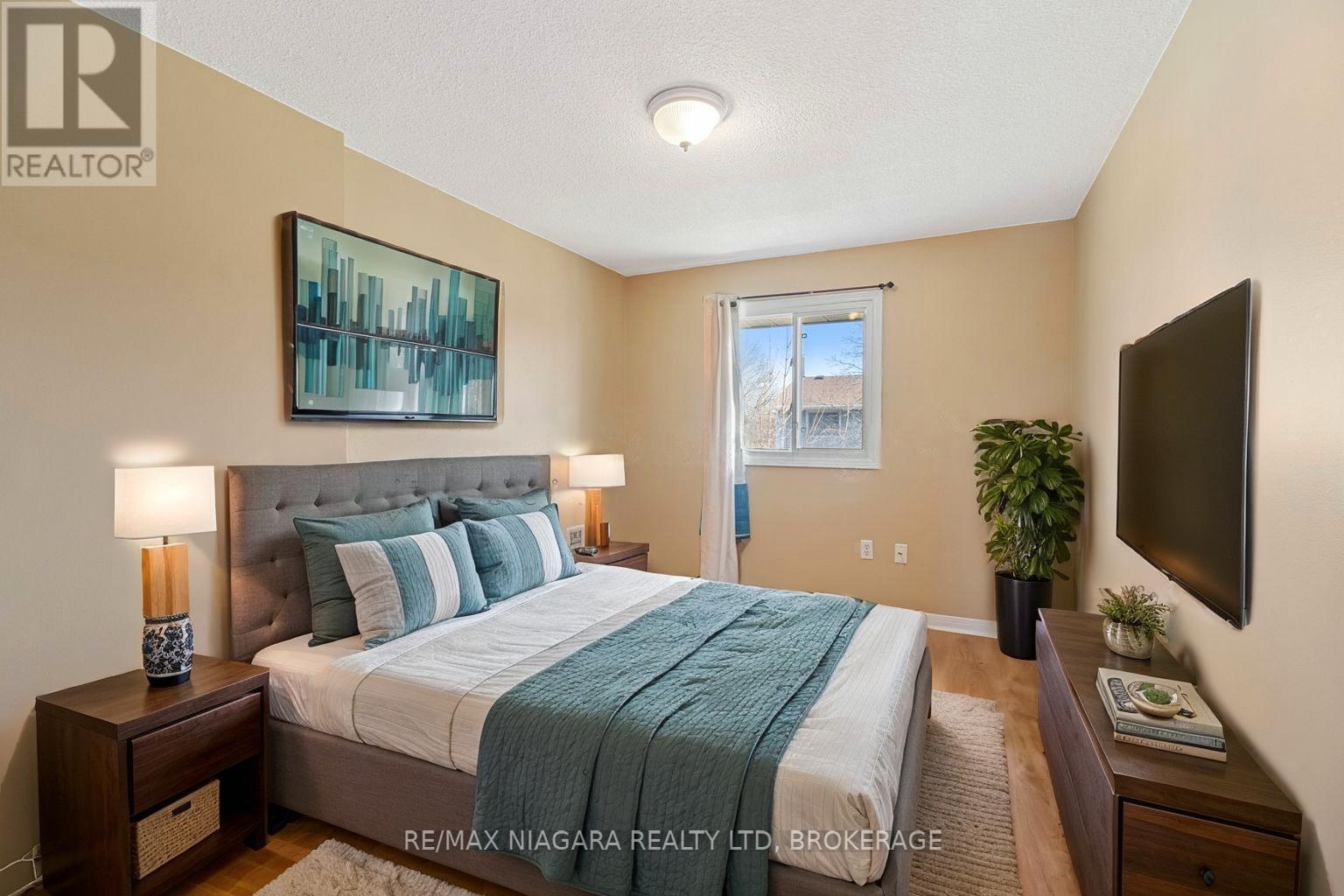 18 Julie Drive, Thorold, Ontario  L2V 4L5 - Photo 21 - X12654654