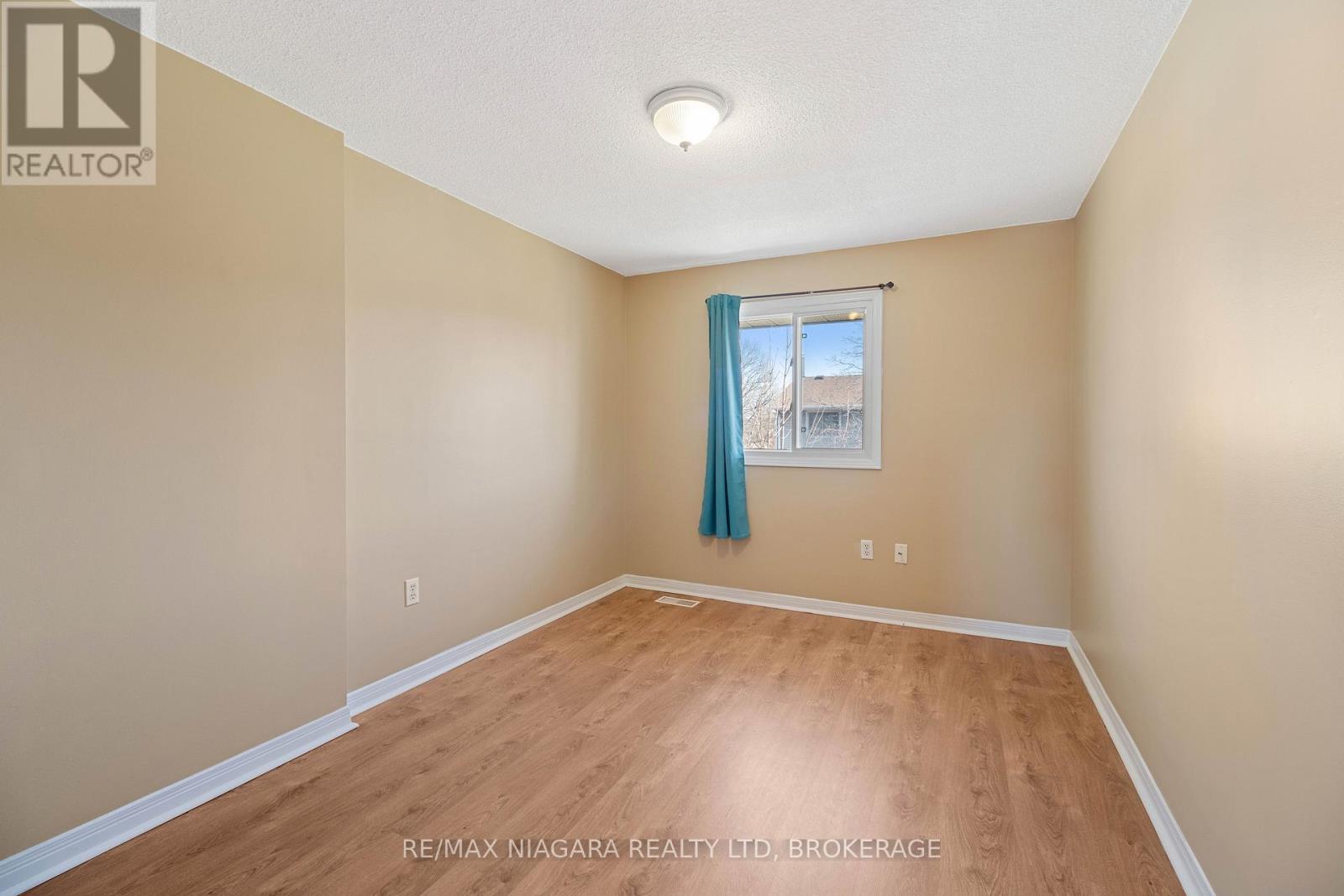 18 Julie Drive, Thorold, Ontario  L2V 4L5 - Photo 22 - X12654654