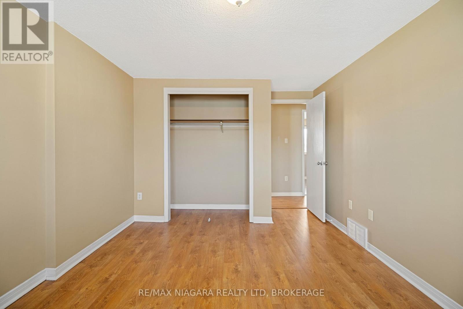 18 Julie Drive, Thorold, Ontario  L2V 4L5 - Photo 23 - X12654654