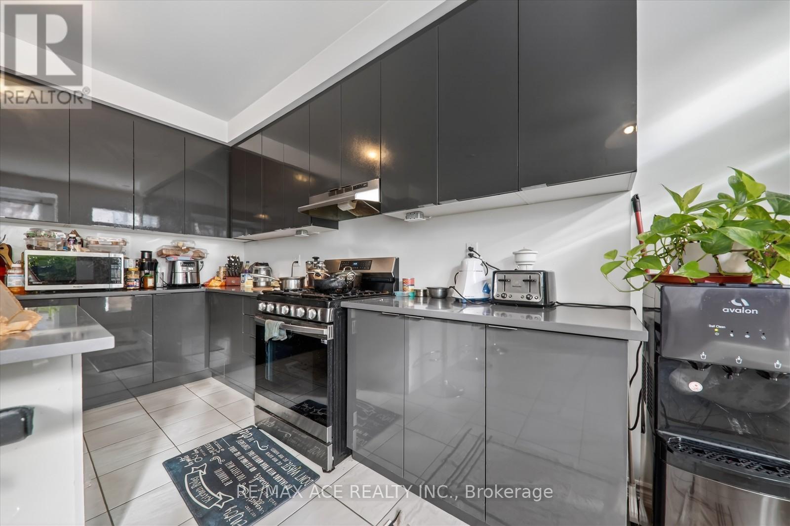 1419 Mockingbird Square, Pickering, Ontario  L1X 0N8 - Photo 11 - E12654680