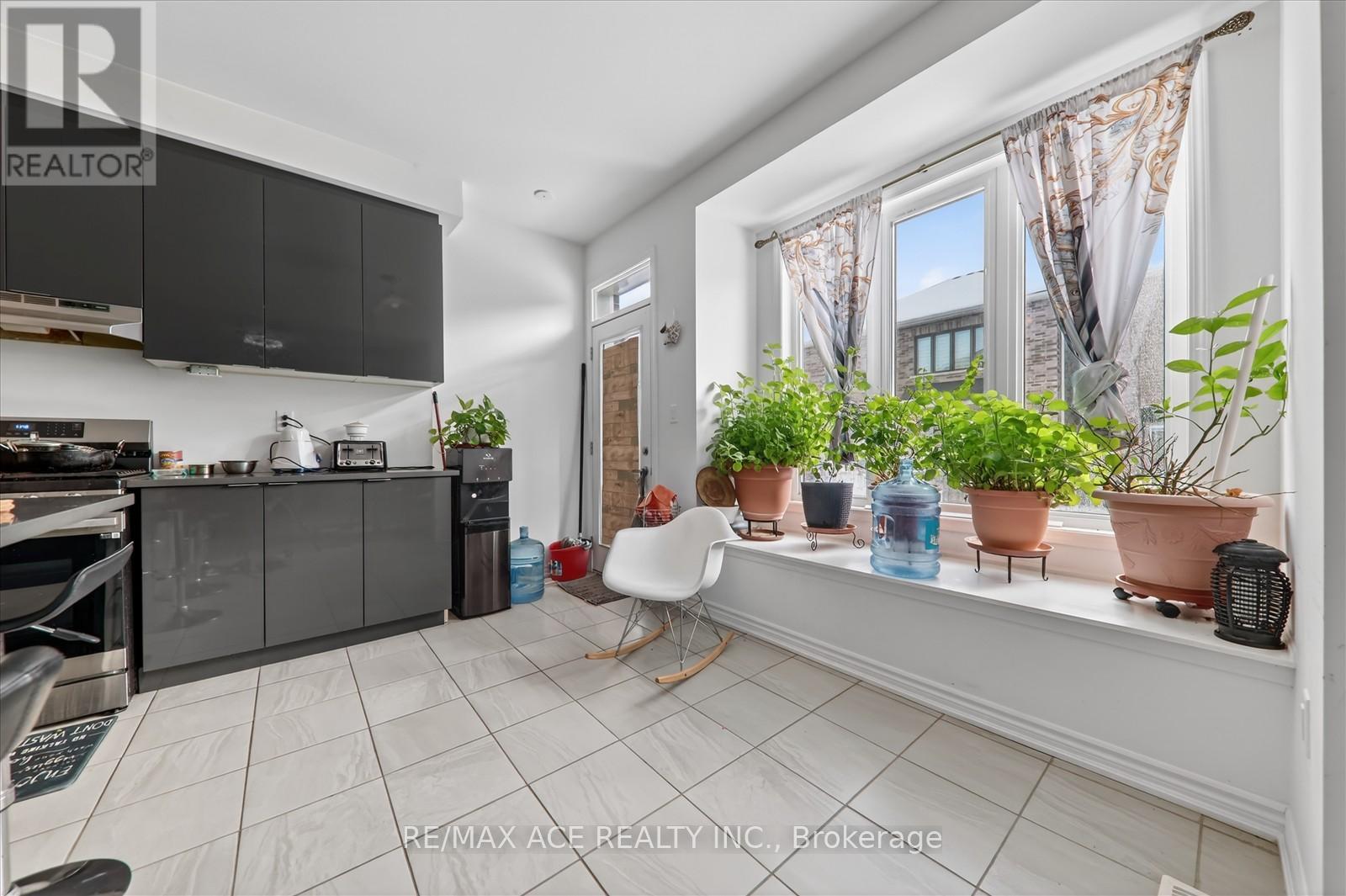 1419 Mockingbird Square, Pickering, Ontario  L1X 0N8 - Photo 12 - E12654680