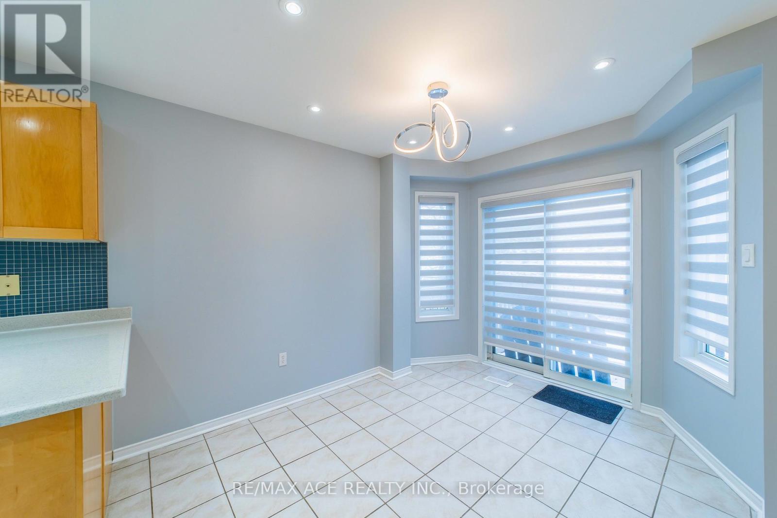 65 Blackthorn Drive, Vaughan, Ontario  L6A 3N5 - Photo 10 - N12654652