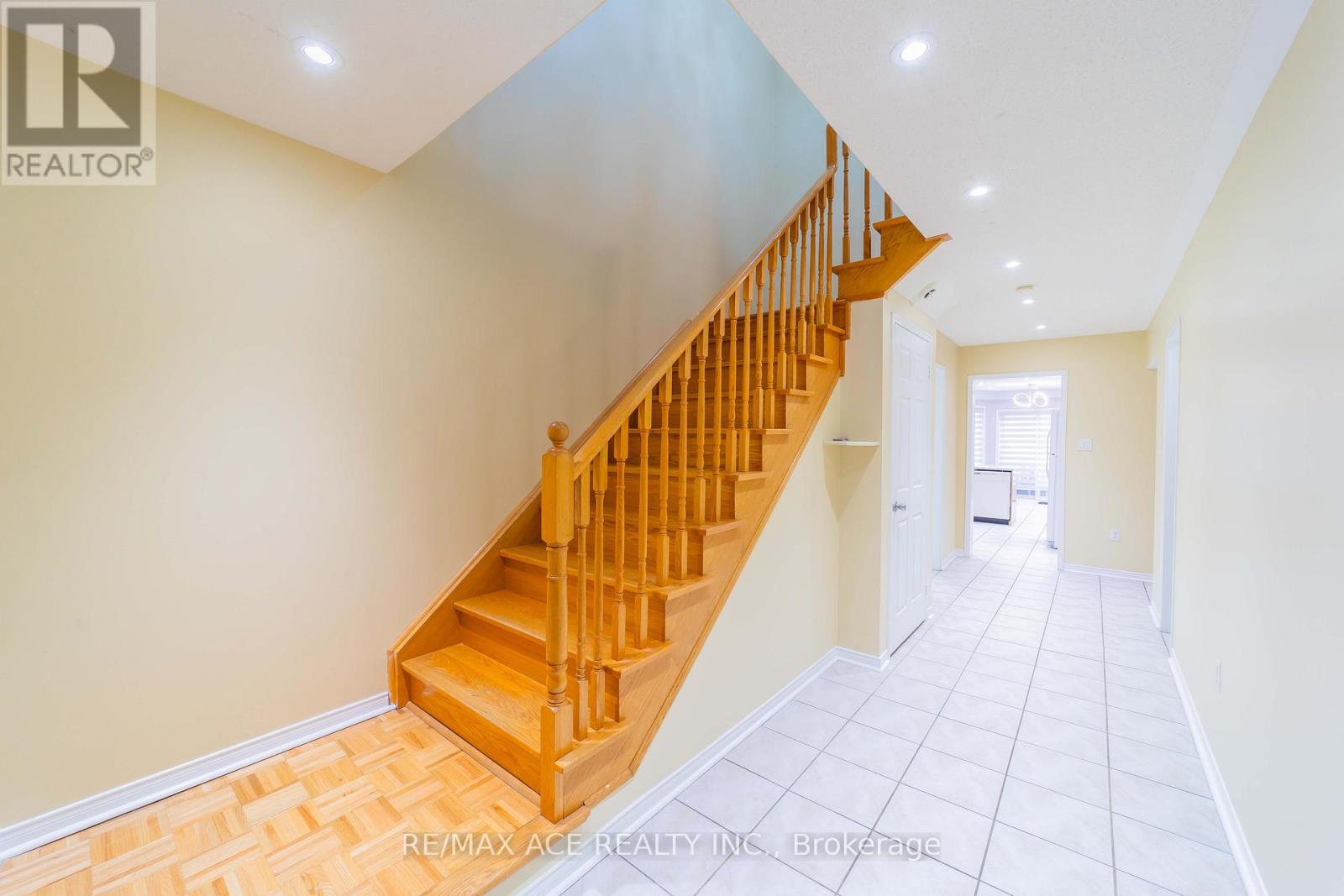 65 Blackthorn Drive, Vaughan, Ontario  L6A 3N5 - Photo 5 - N12654652