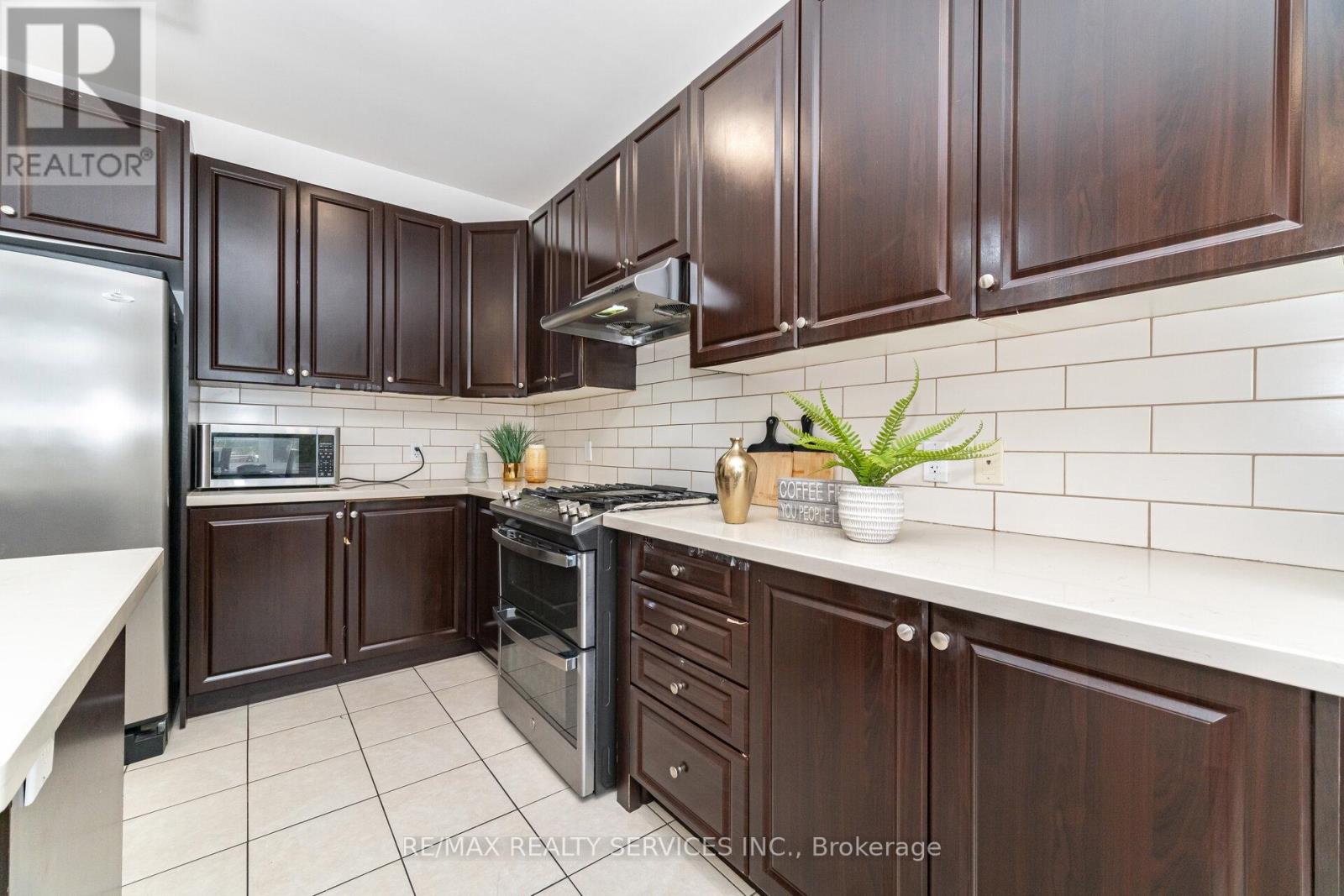 51 Larson Peak Road, Caledon, Ontario  L7C 3P3 - Photo 11 - W12654670