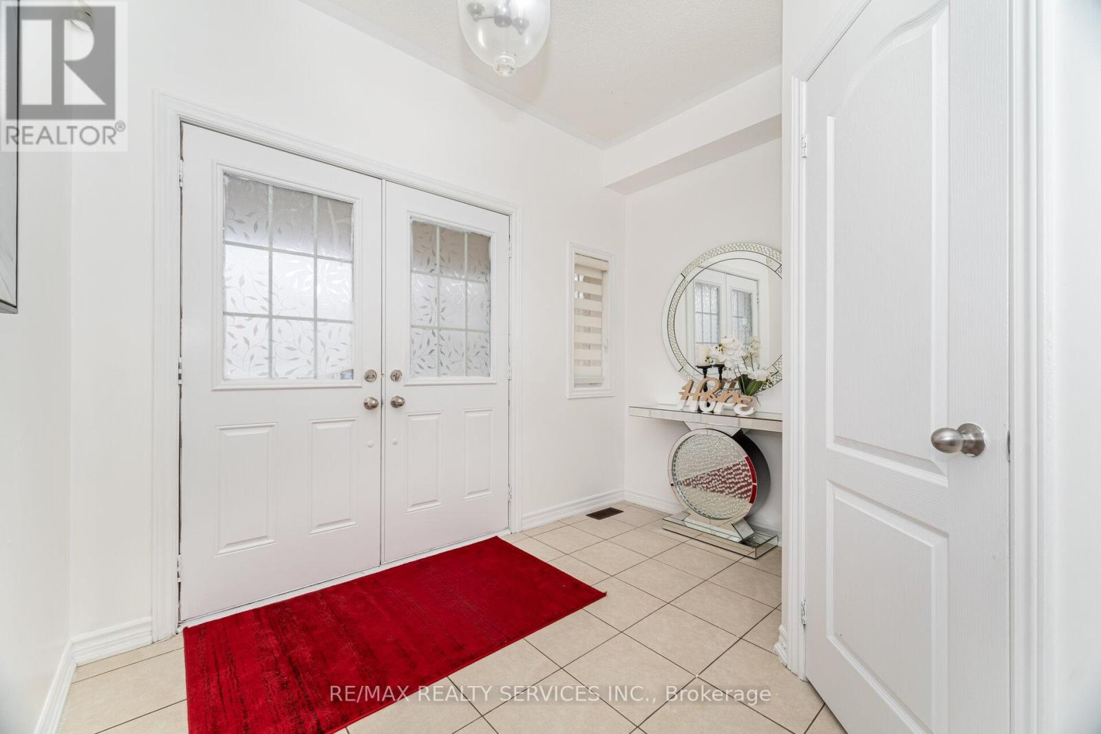 51 Larson Peak Road, Caledon, Ontario  L7C 3P3 - Photo 4 - W12654670