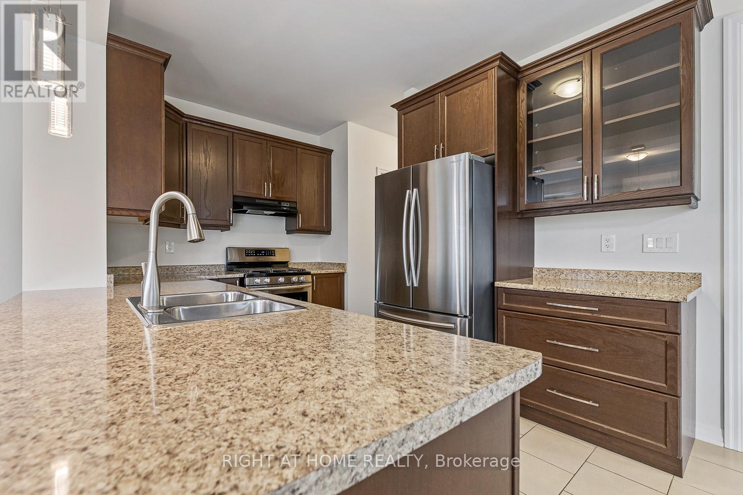 41 Stedford Crescent, Brampton, Ontario  L7A 4P5 - Photo 11 - W12654686