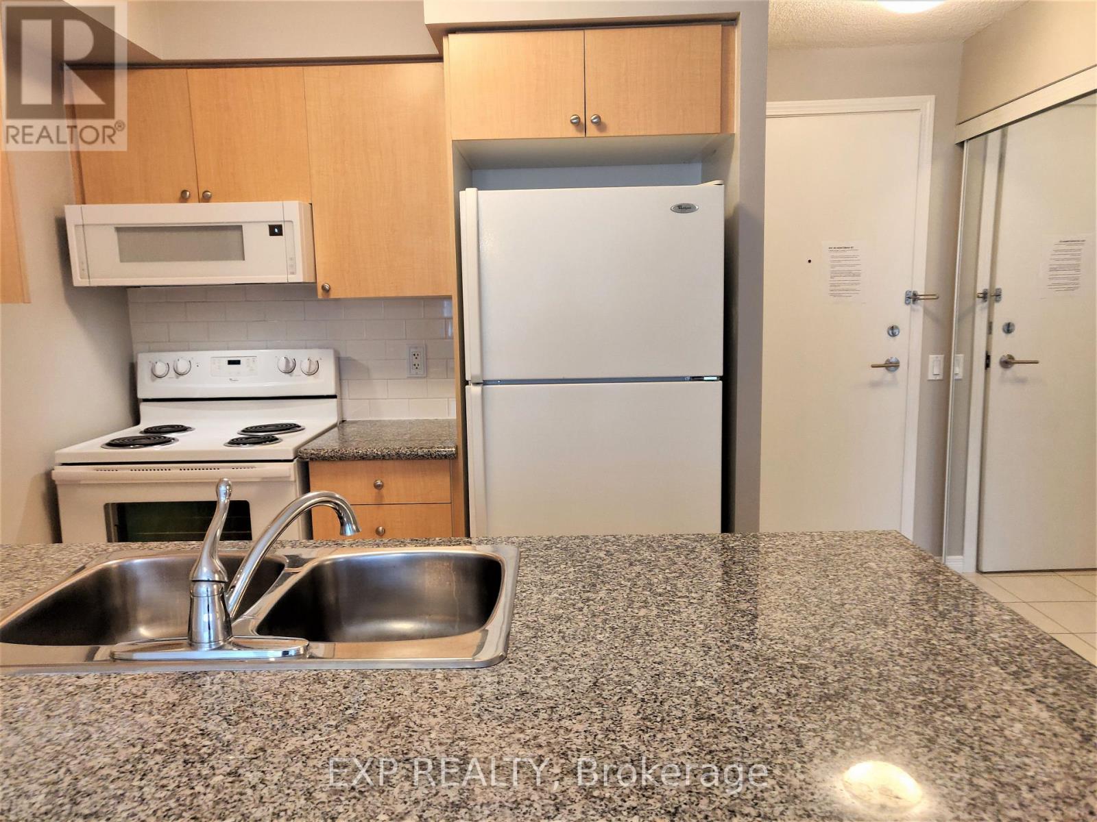 432 - 60 Heintzman Street, Toronto, Ontario  M6P 5A1 - Photo 4 - W12654690