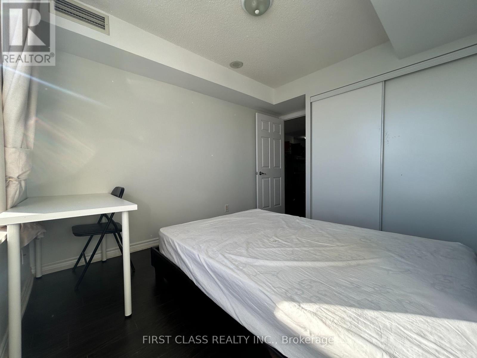 1612 - 3880 Duke Of York Boulevard, Mississauga, Ontario  L5B 4M7 - Photo 15 - W12654704