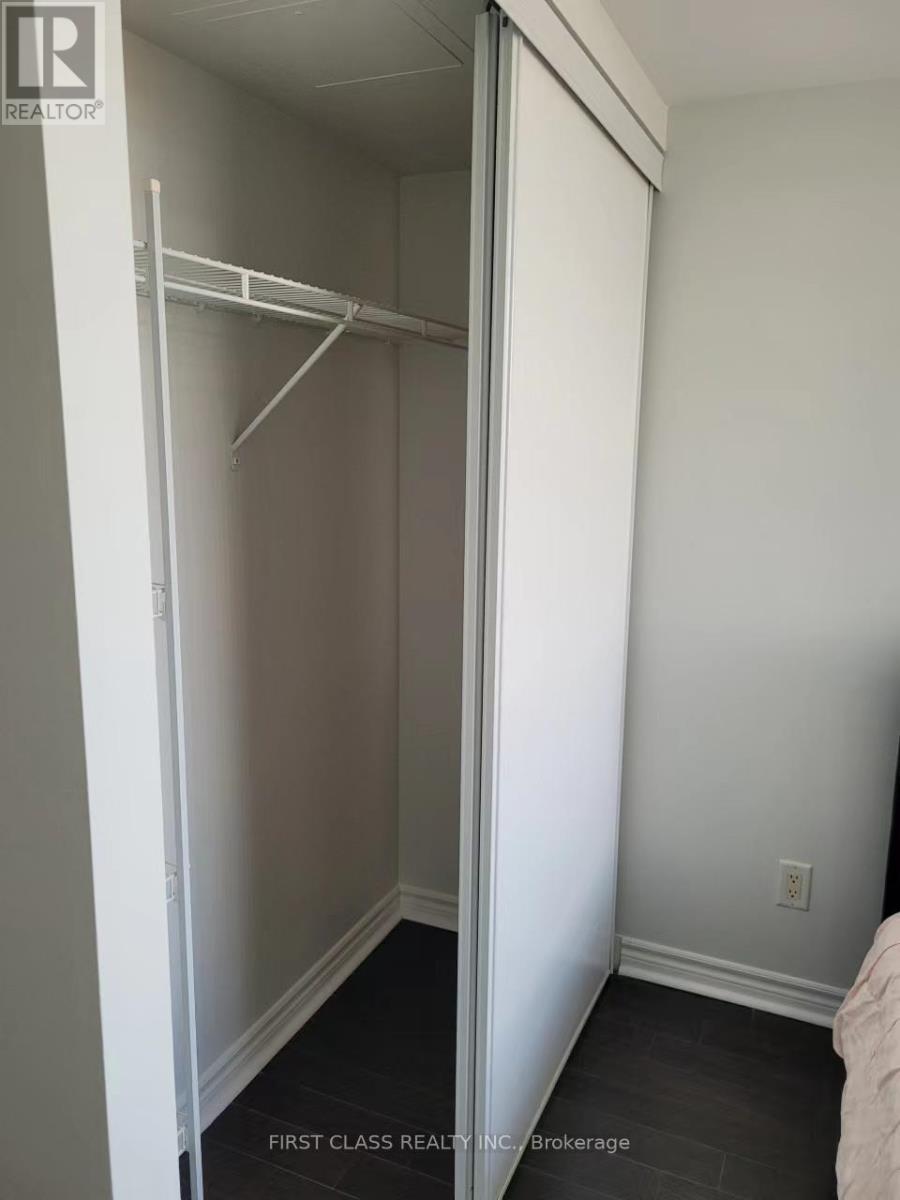 1612 - 3880 Duke Of York Boulevard, Mississauga, Ontario  L5B 4M7 - Photo 16 - W12654704