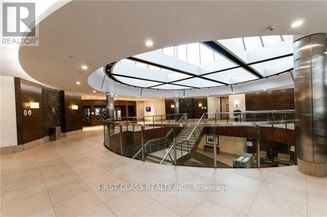 1612 - 3880 Duke Of York Boulevard, Mississauga, Ontario  L5B 4M7 - Photo 6 - W12654704