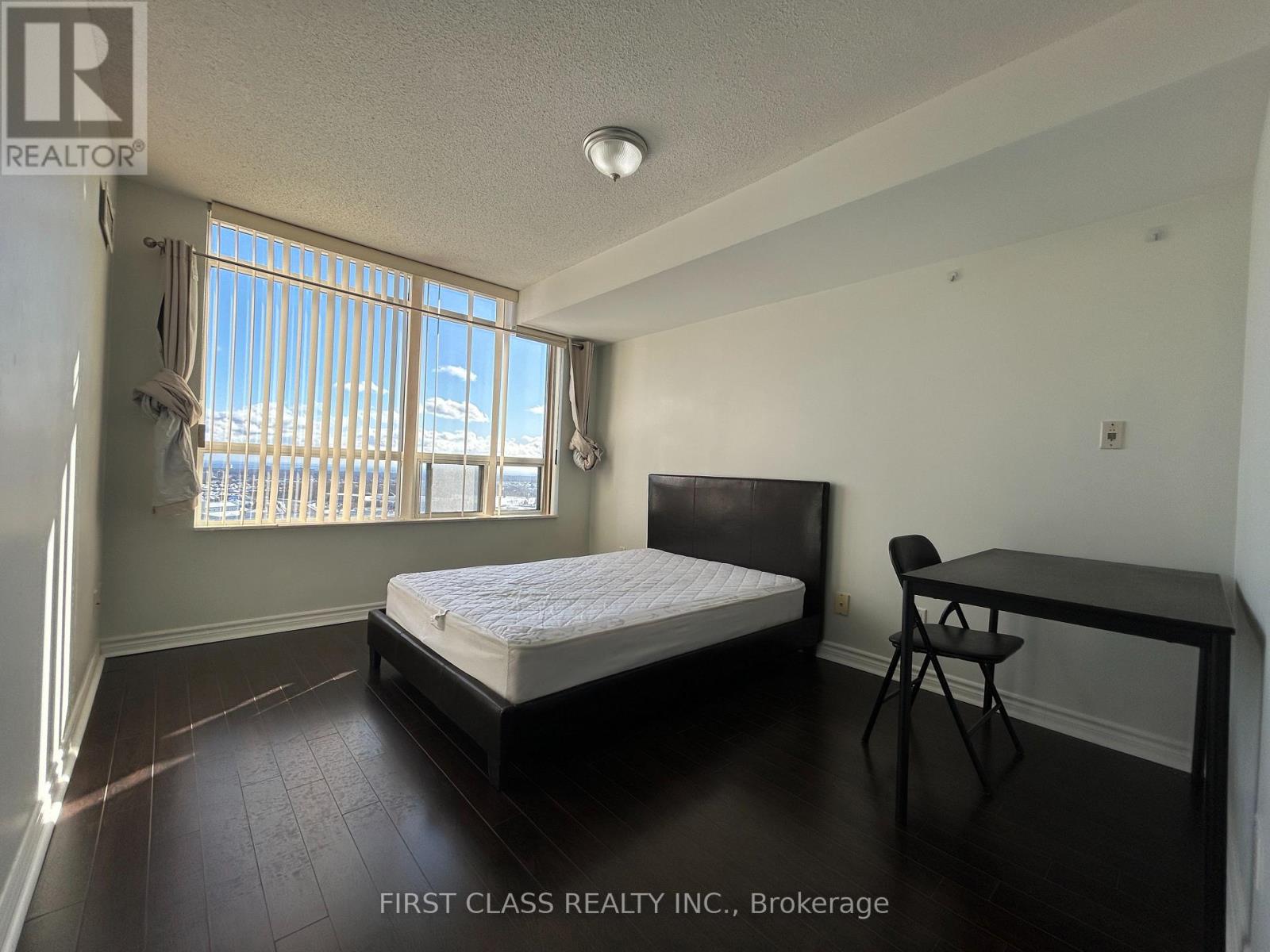 1612 - 3880 Duke Of York Boulevard, Mississauga, Ontario  L5B 4M7 - Photo 9 - W12654704