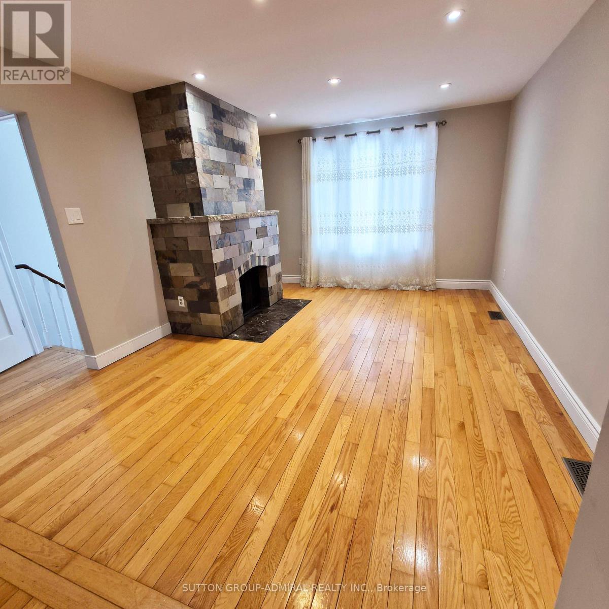 104 Armitage Drive, Newmarket, Ontario  L3Y 5L7 - Photo 5 - N12654710