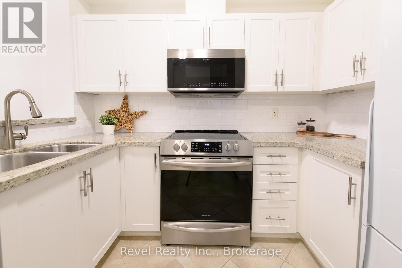 19 - 110 Napier Street W, Blue Mountains, Ontario  N0H 2P0 - Photo 3 - X12575160