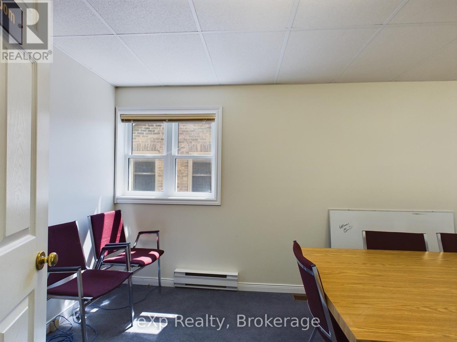 926 Queen Street, Kincardine, Ontario  N2Z 2Y2 - Photo 4 - X12654768