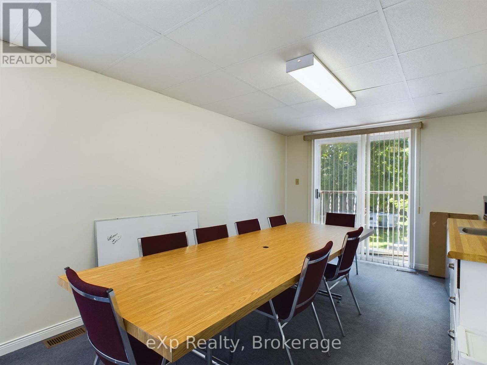 926 Queen Street, Kincardine, Ontario  N2Z 2Y2 - Photo 6 - X12654768