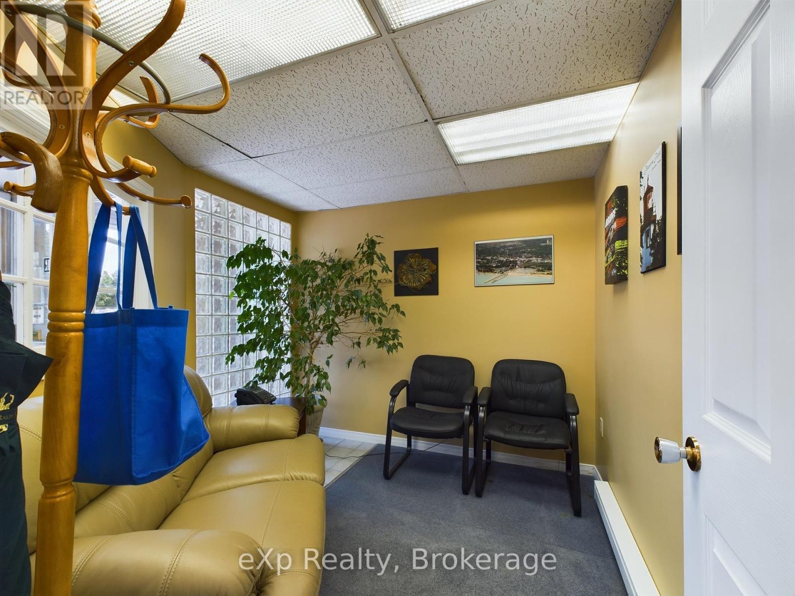 926 Queen Street, Kincardine, Ontario  N2Z 2Y2 - Photo 7 - X12654768