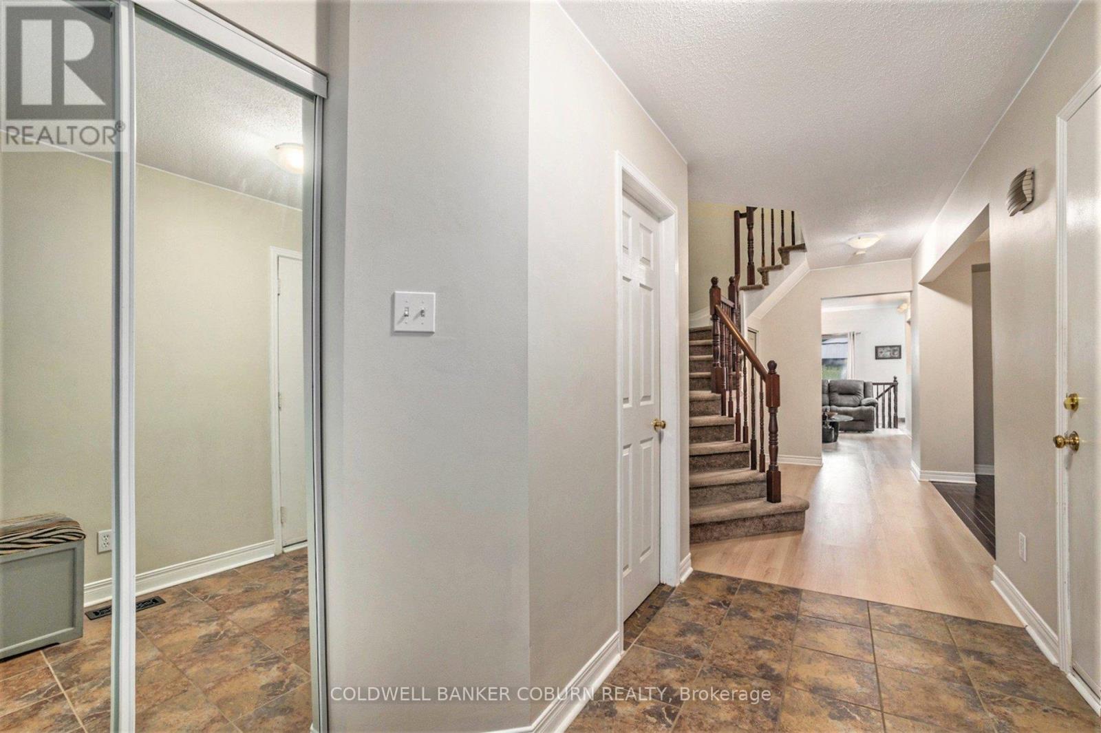 52 Blackdome Crescent, Ottawa, Ontario  K2T 1A9 - Photo 5 - X12654752