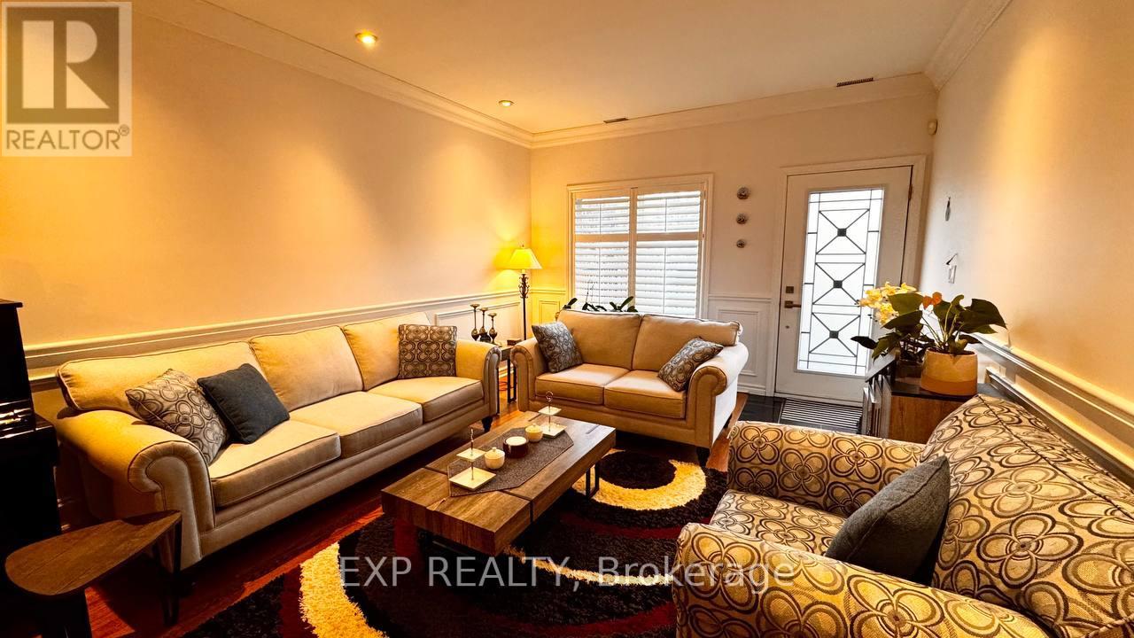 43d Green Belt Drive, Toronto, Ontario  M3C 1L8 - Photo 4 - C12654772