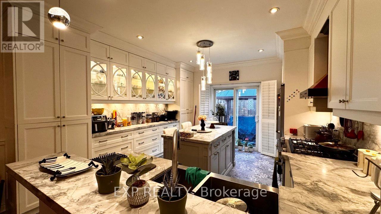 43d Green Belt Drive, Toronto, Ontario  M3C 1L8 - Photo 7 - C12654772