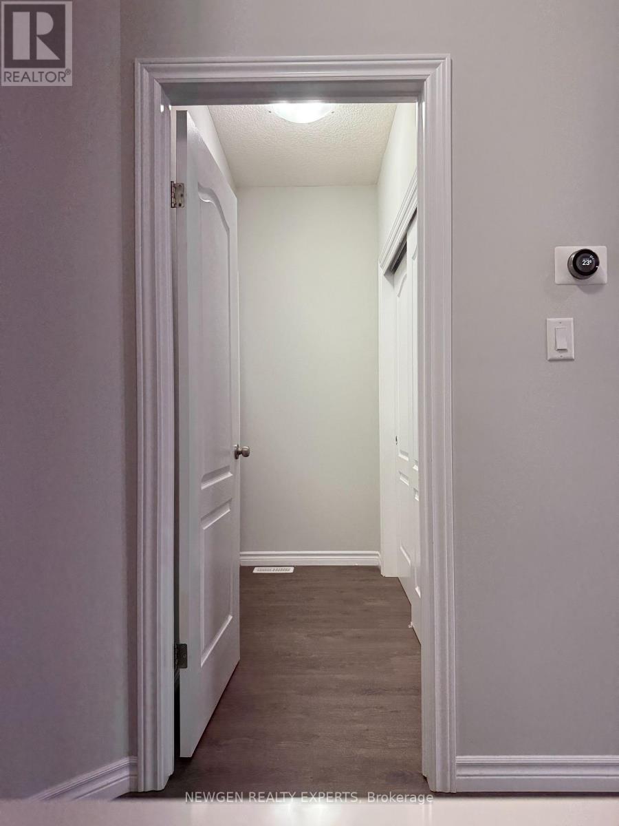 11 Gleason Crescent, Kitchener, Ontario  N2M 0B7 - Photo 12 - X12654770