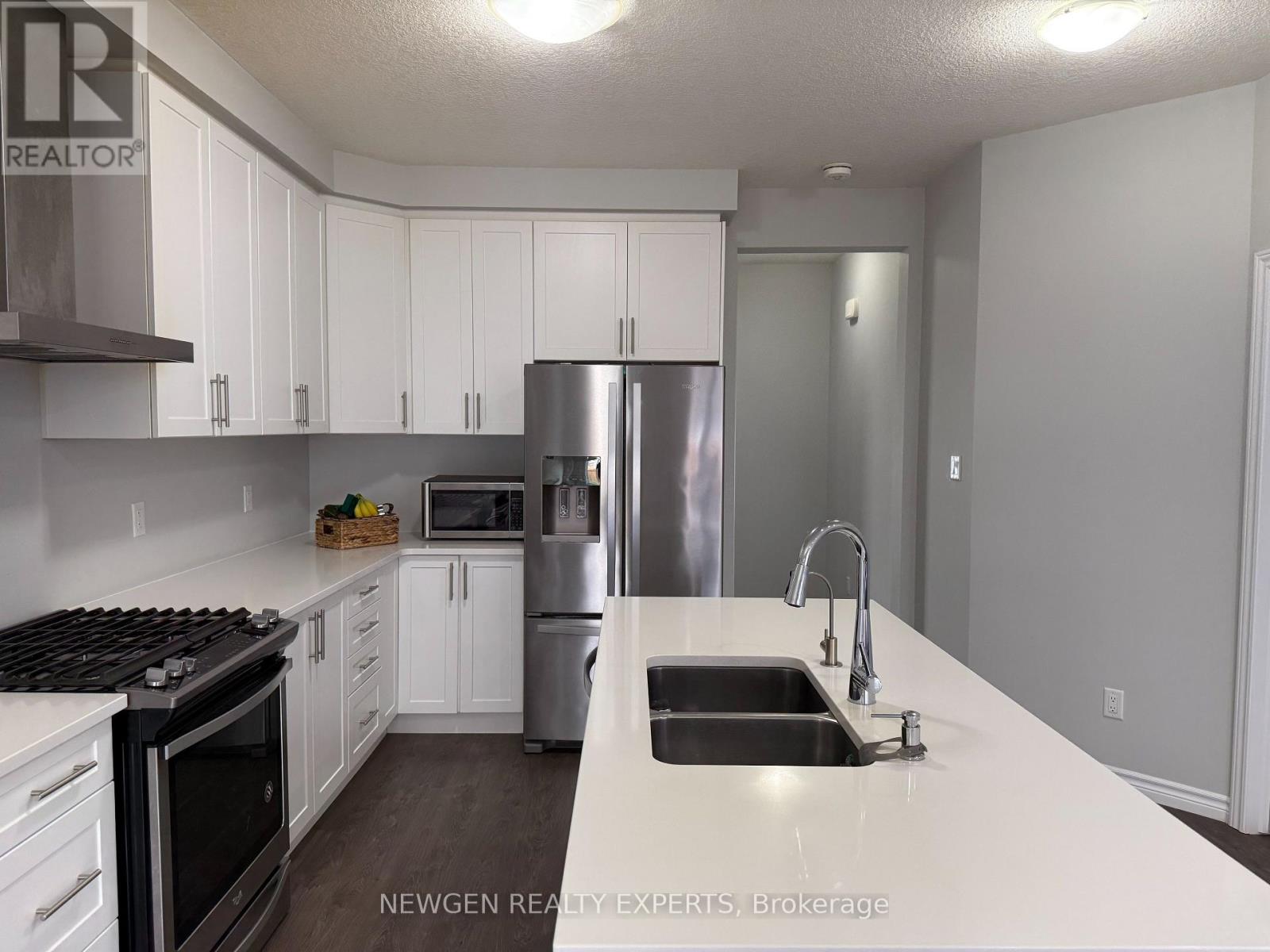 11 Gleason Crescent, Kitchener, Ontario  N2M 0B7 - Photo 4 - X12654770