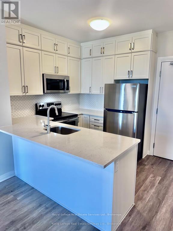 511 - 95 Dundas Street W, Oakville, Ontario  L6M 5N4 - Photo 4 - W12654816