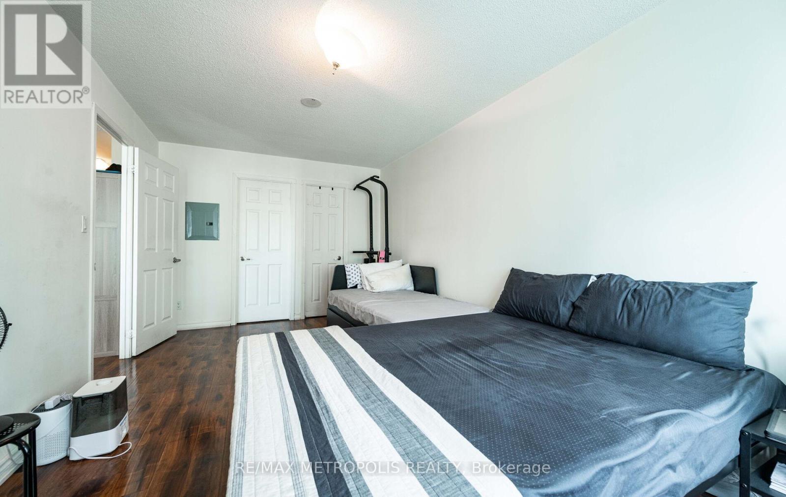1209 - 335 Rathburn Road W, Mississauga, Ontario  L5B 0C8 - Photo 18 - W12654224