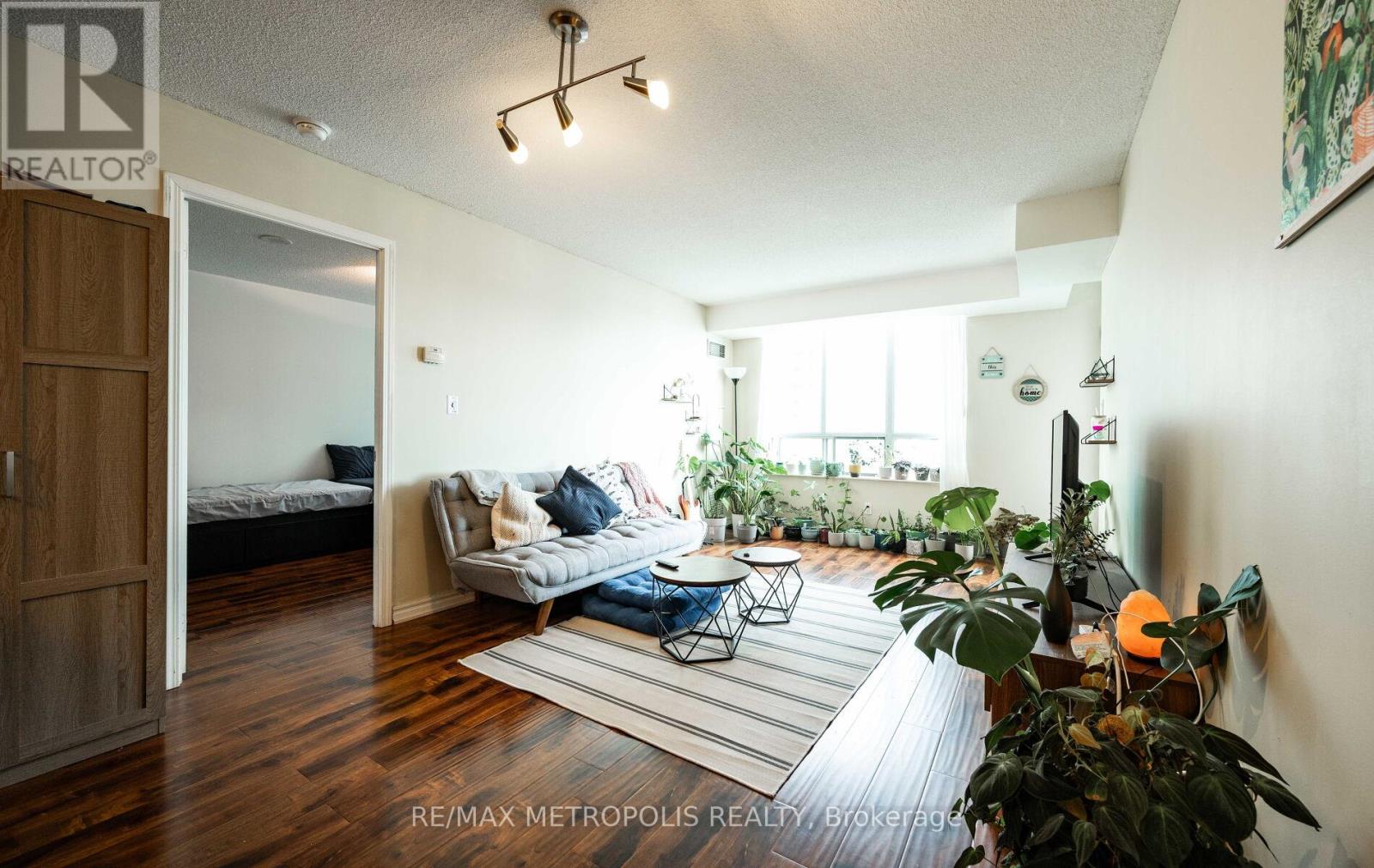 1209 - 335 Rathburn Road W, Mississauga, Ontario  L5B 0C8 - Photo 2 - W12654224