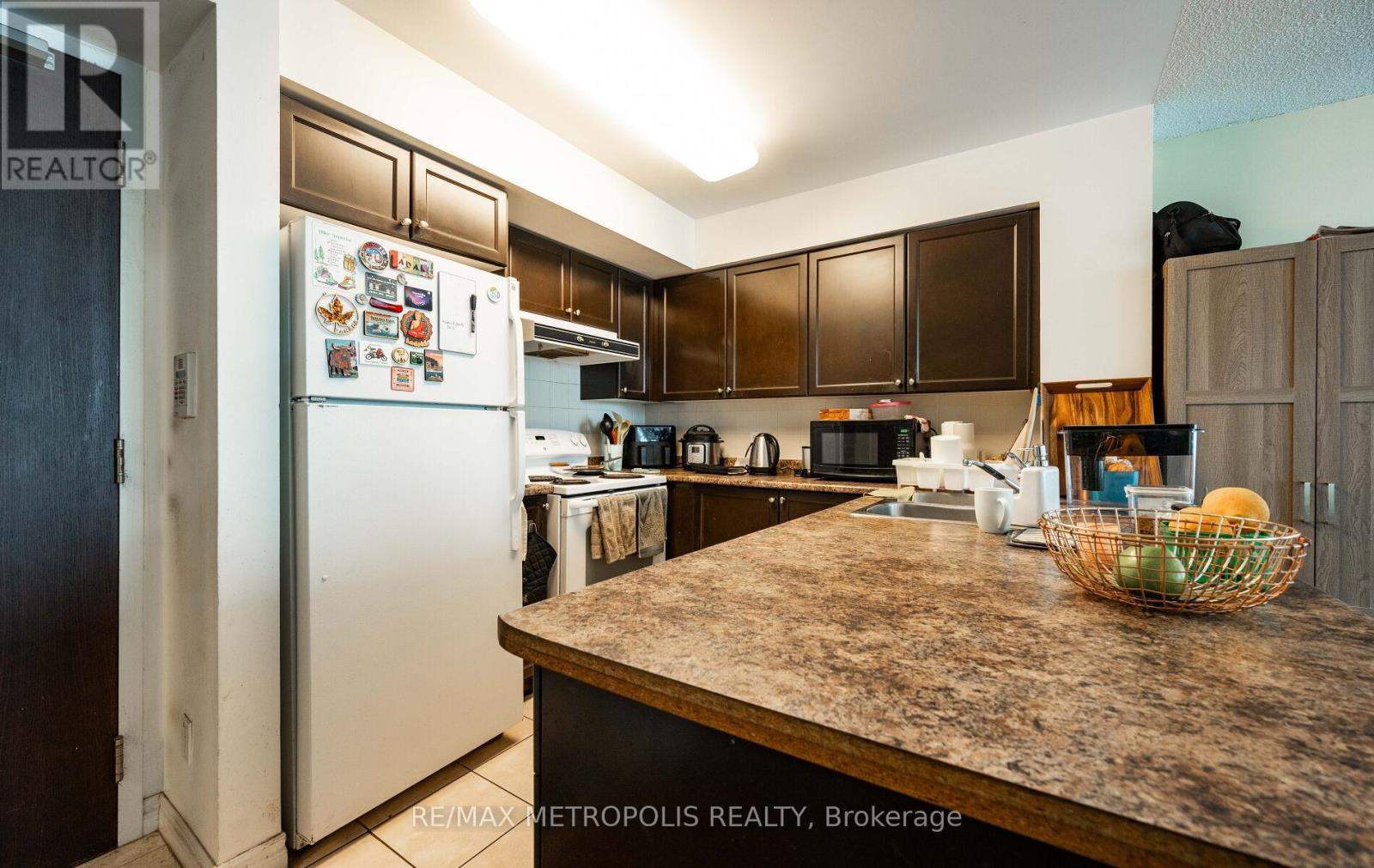 1209 - 335 Rathburn Road W, Mississauga, Ontario  L5B 0C8 - Photo 11 - W12654224